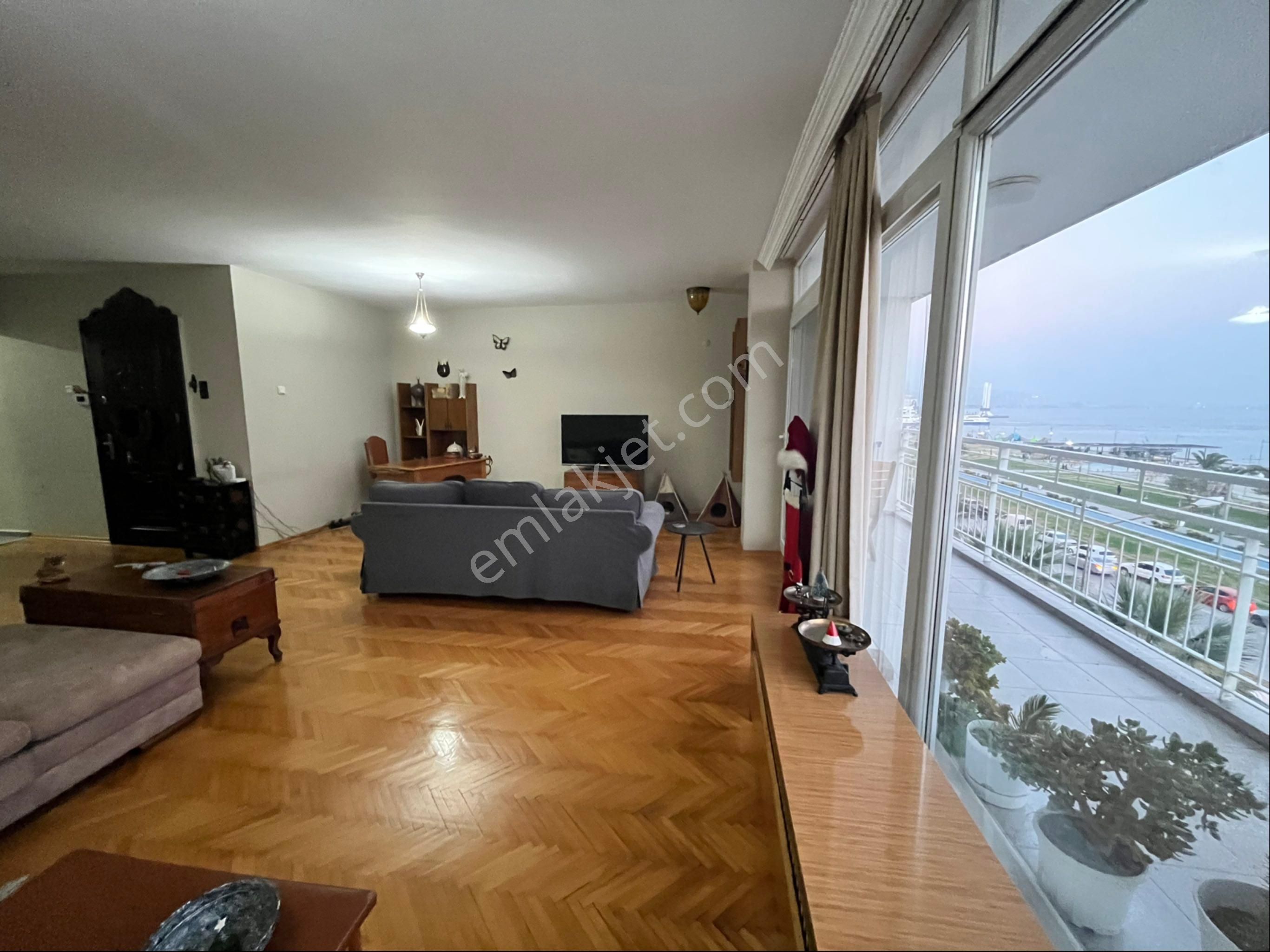 Karşıyaka 3+1 Deniz Manzaralı Yalı Dairesi - Görsel 5