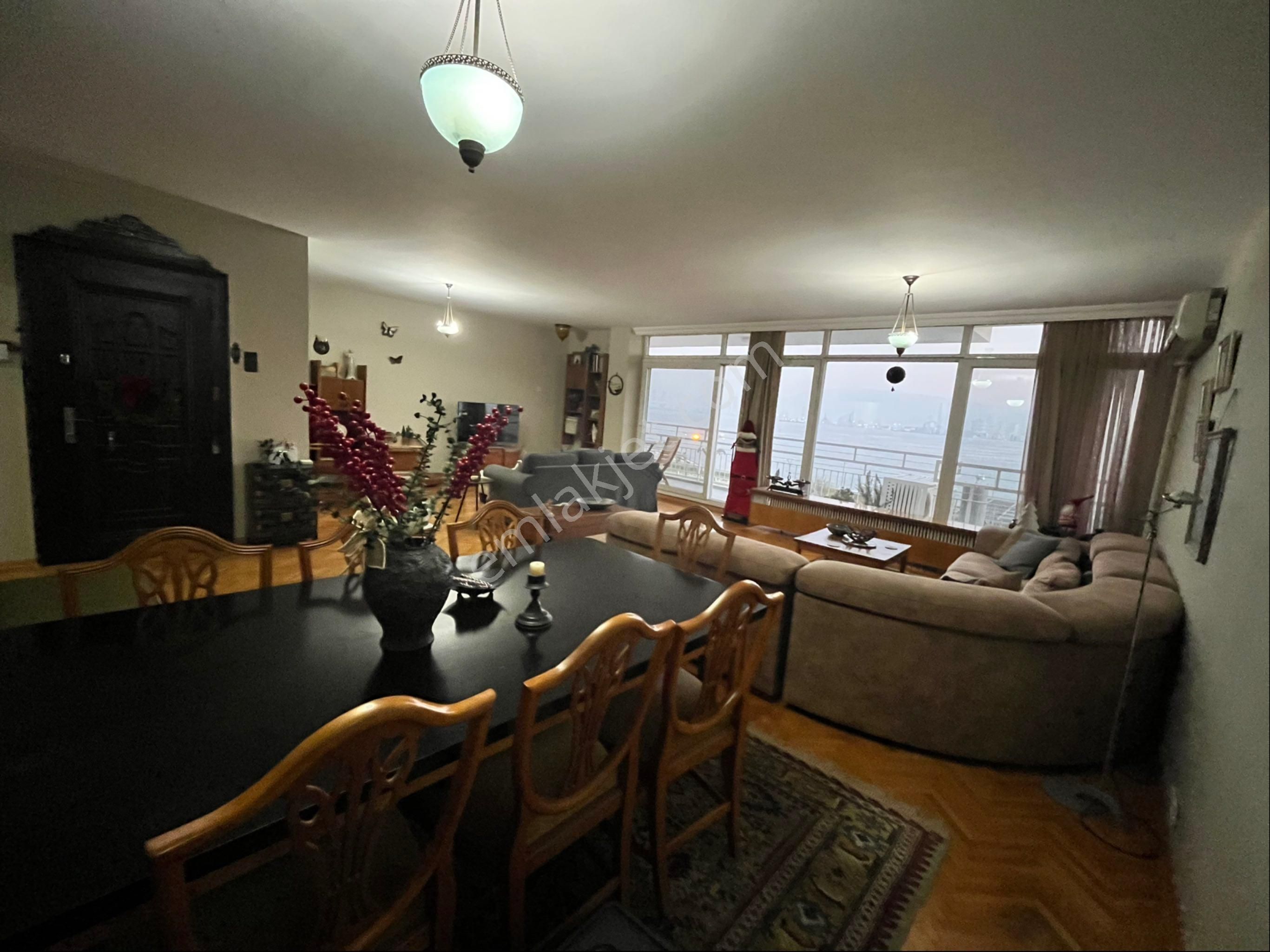 Karşıyaka 3+1 Deniz Manzaralı Yalı Dairesi - Görsel 8