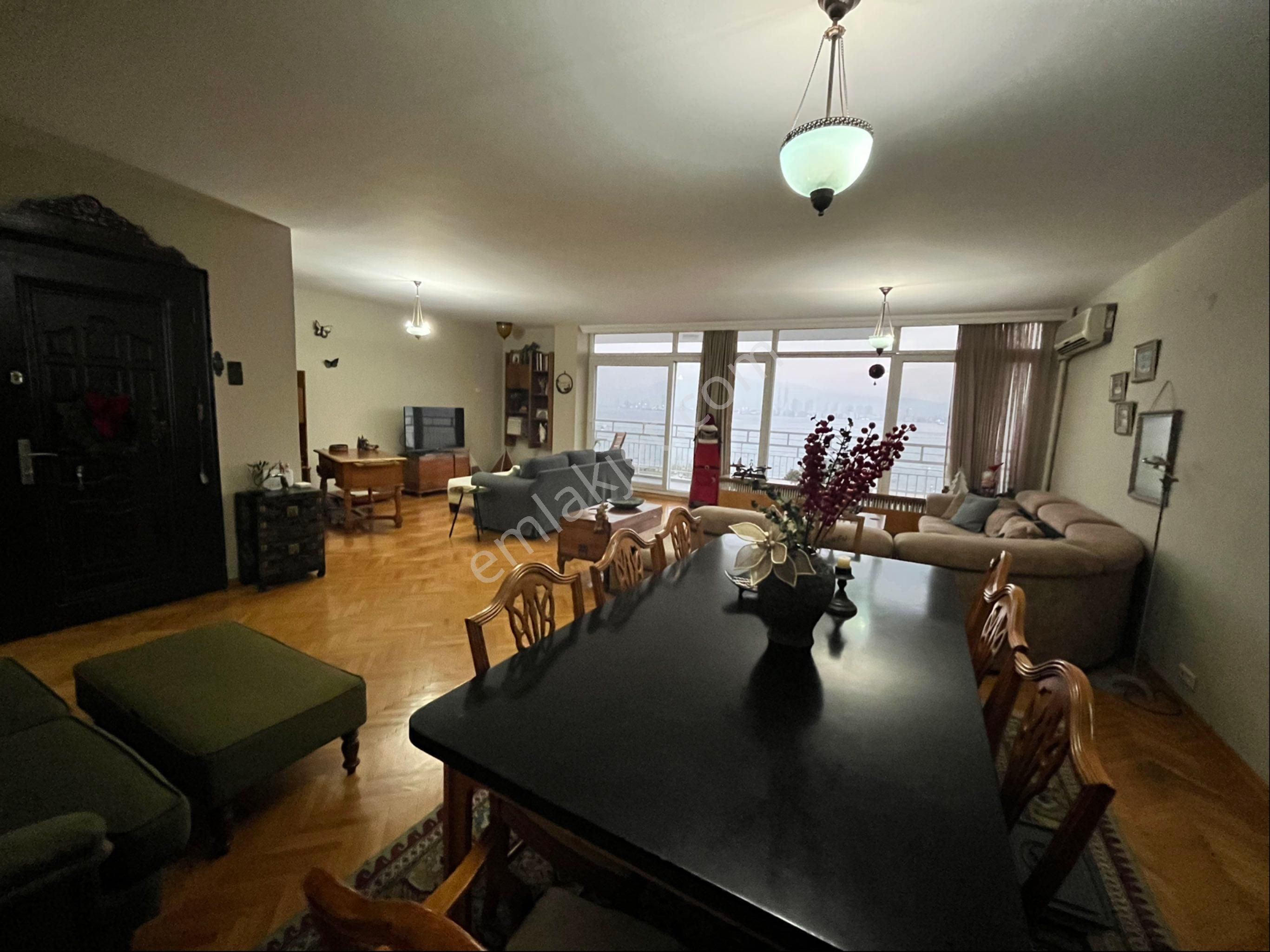 Karşıyaka 3+1 Deniz Manzaralı Yalı Dairesi - Görsel 9