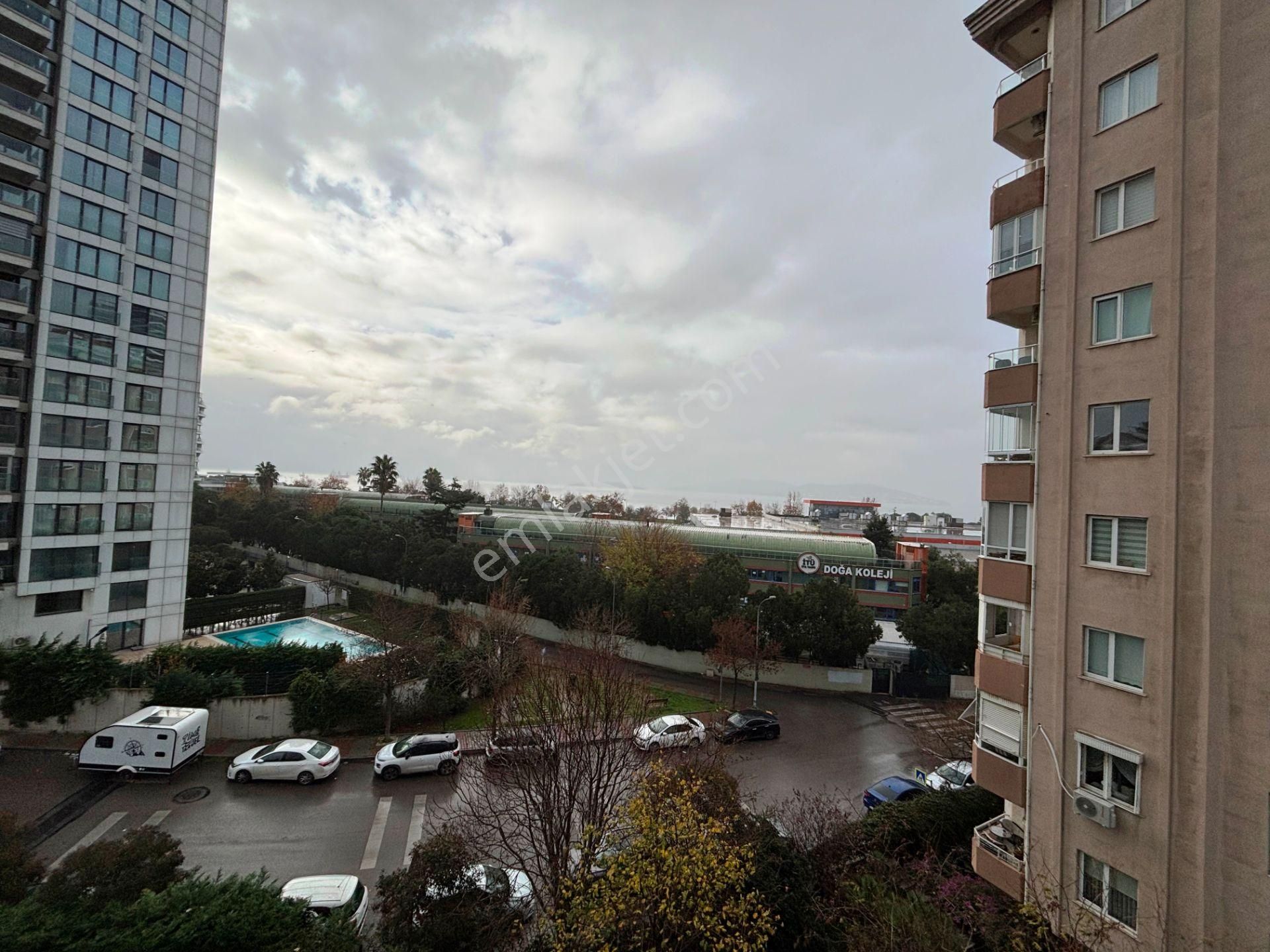 Kartal Sahil Mesa 224'de 3 Balkonlu Manzaralı 196m2 Kiralık 3+1