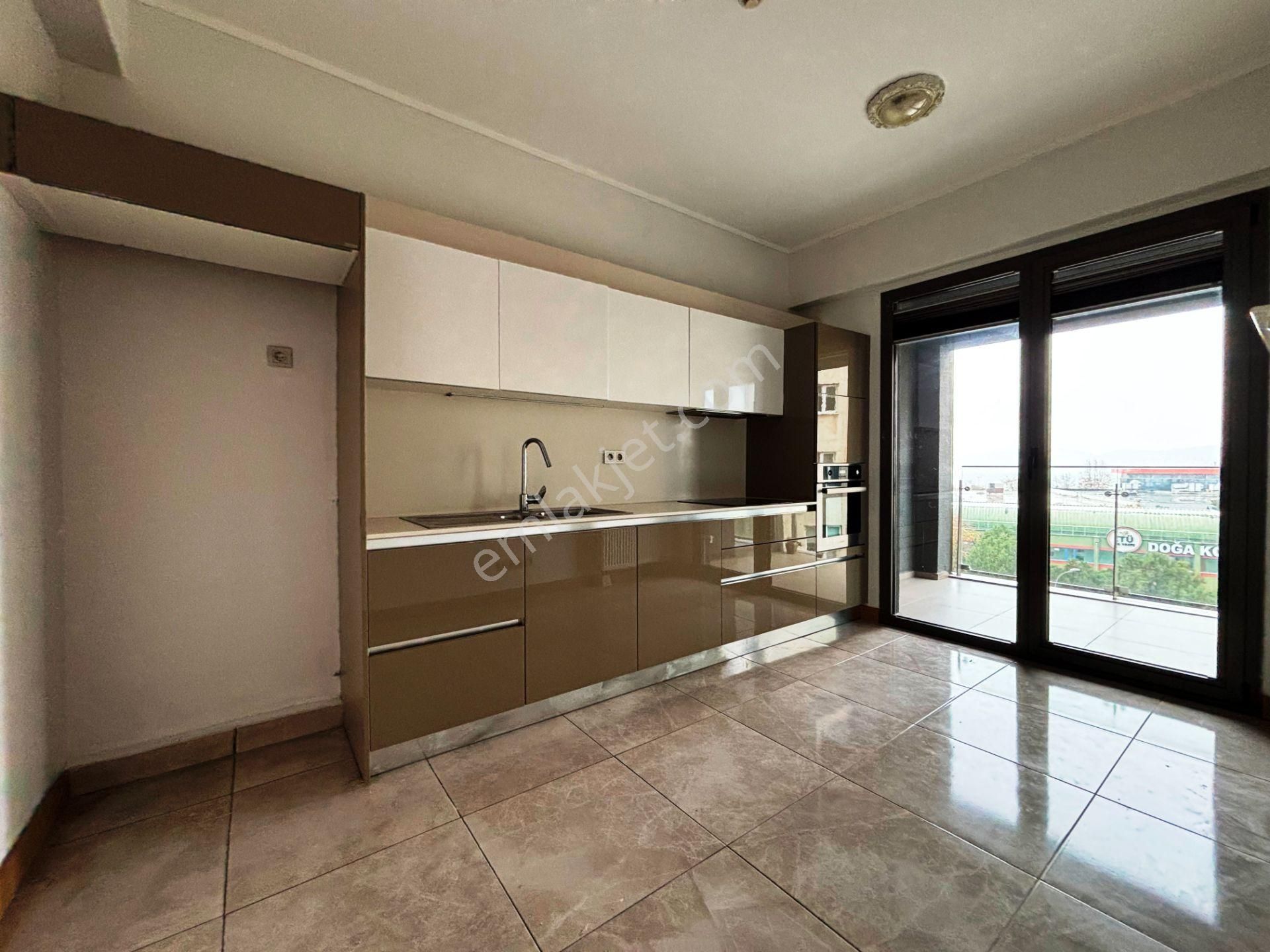 Kartal Sahil Mesa 224'de 3 Balkonlu Manzaralı 196m2 Kiralık 3+1 - Görsel 23