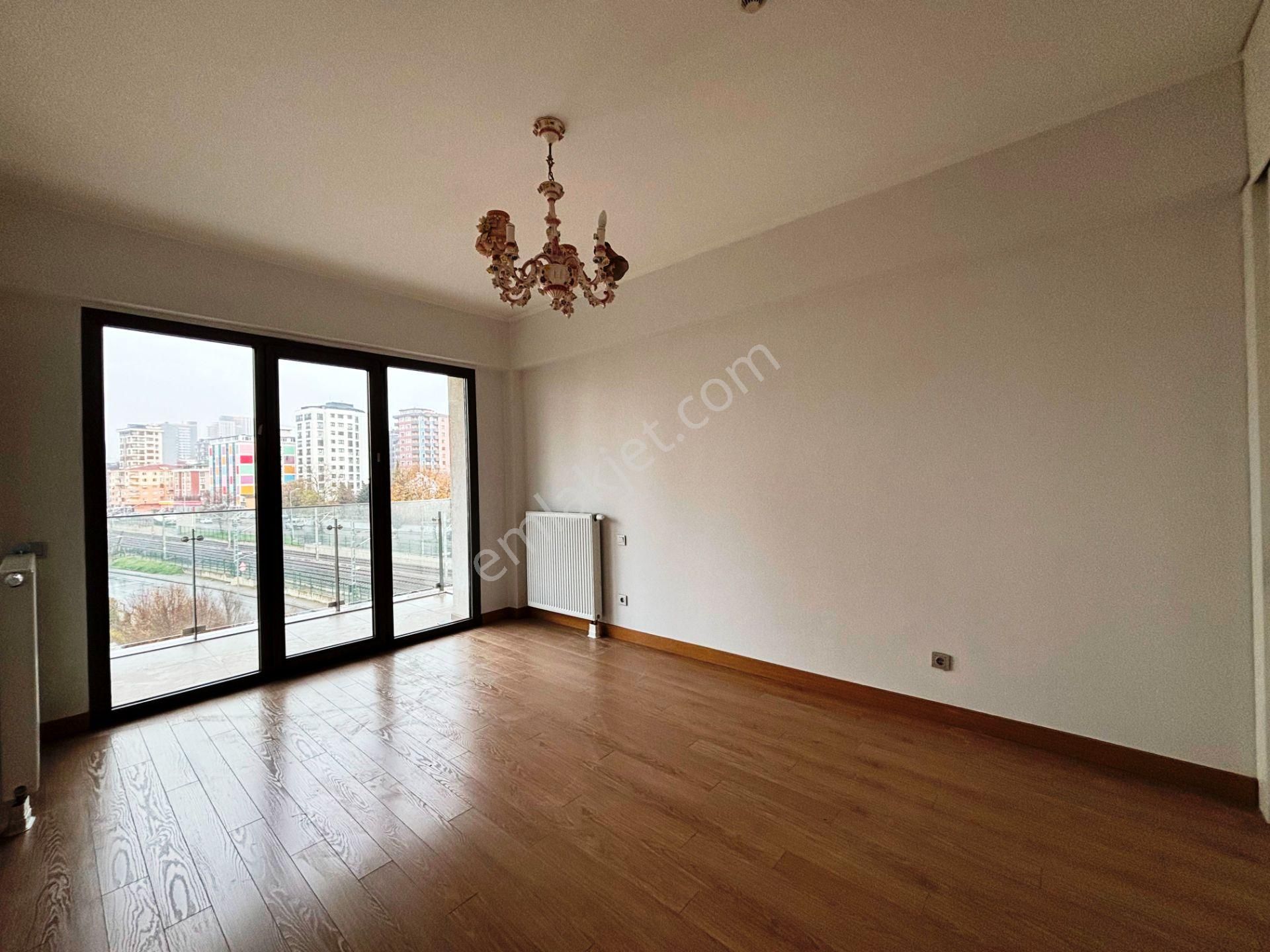 Kartal Sahil Mesa 224'de 3 Balkonlu Manzaralı 196m2 Kiralık 3+1 - Görsel 7