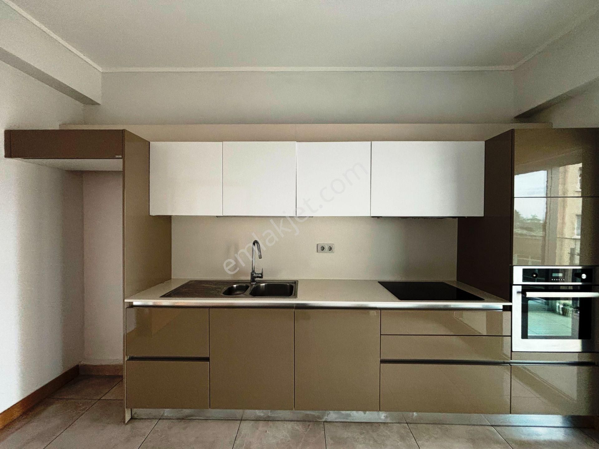 Kartal Sahil Mesa 224'de 3 Balkonlu Manzaralı 196m2 Kiralık 3+1 - Görsel 24