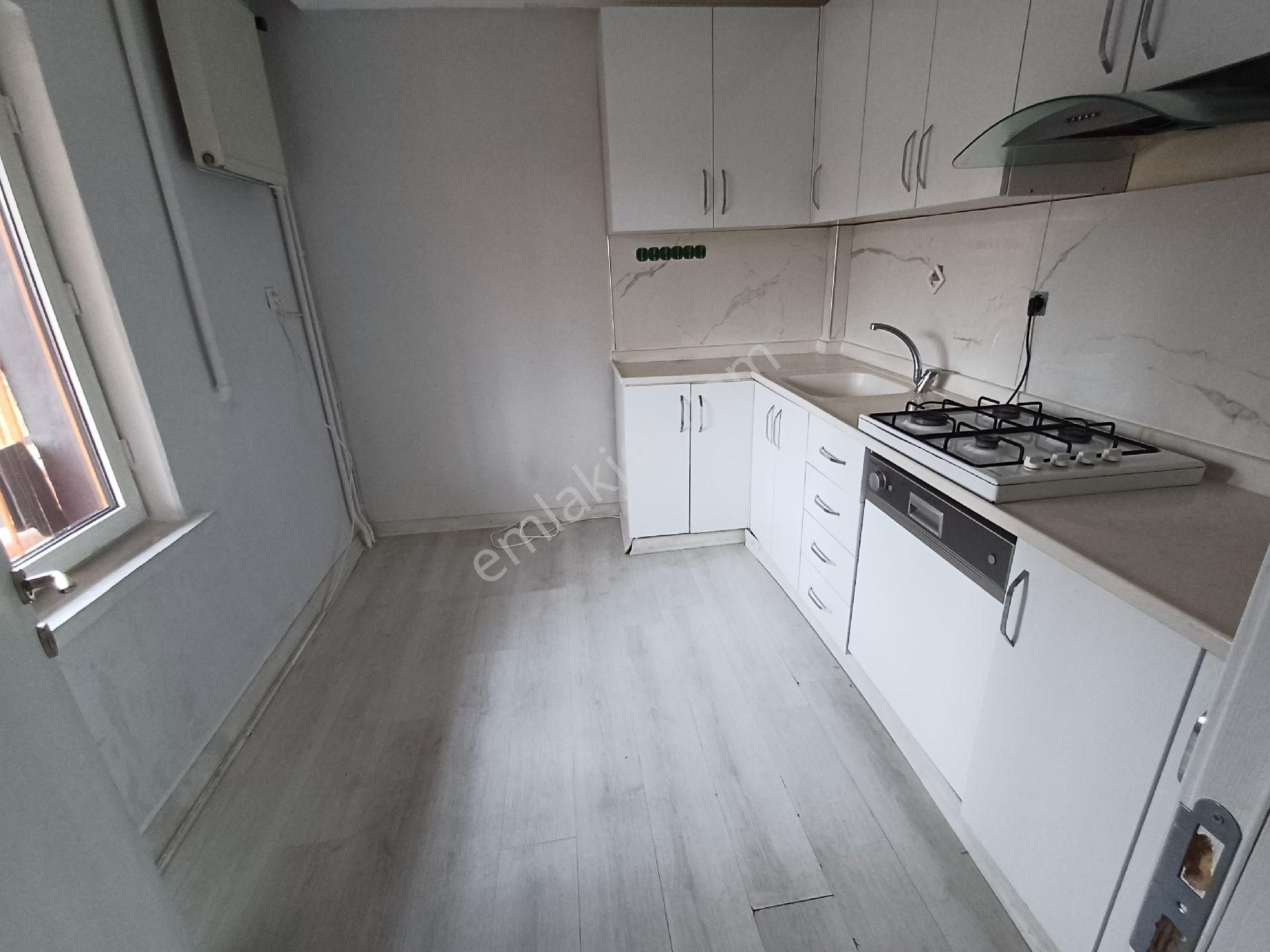 Kalekışladan Cadde Üstü Kiralık 3+1 Triplex - Görsel 4