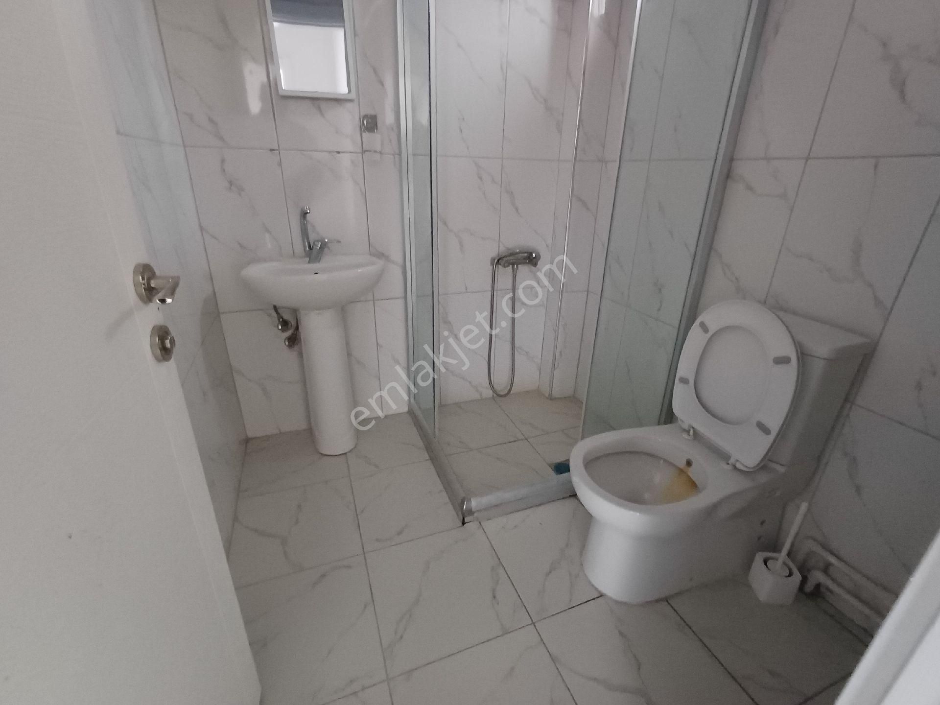 Kalekışladan Cadde Üstü Kiralık 3+1 Triplex - Görsel 25