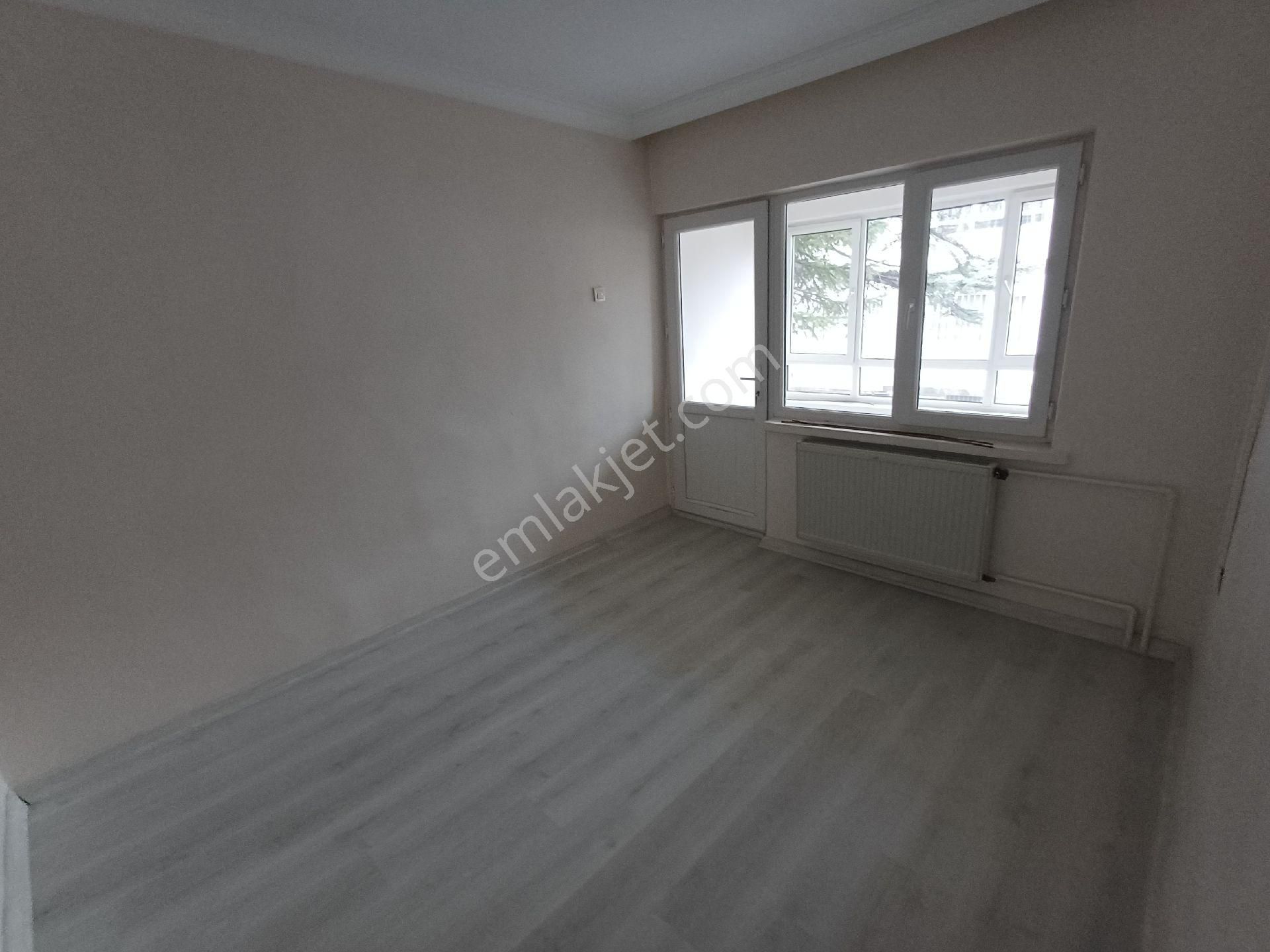 Kalekışladan Cadde Üstü Kiralık 3+1 Triplex - Görsel 18