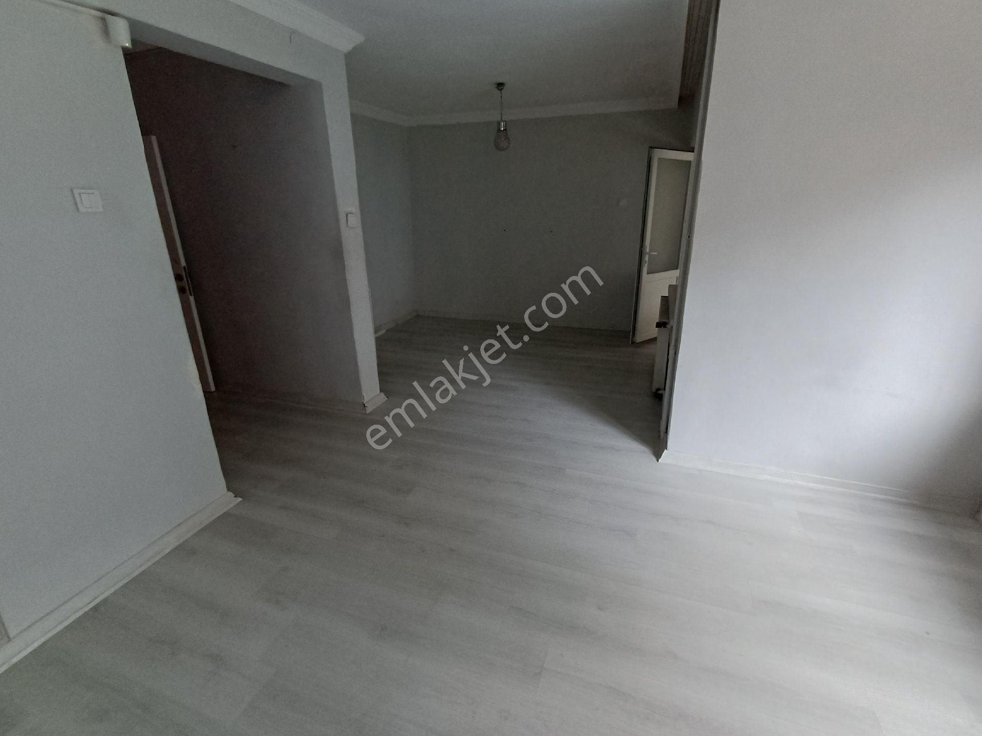 Kalekışladan Cadde Üstü Kiralık 3+1 Triplex - Görsel 9