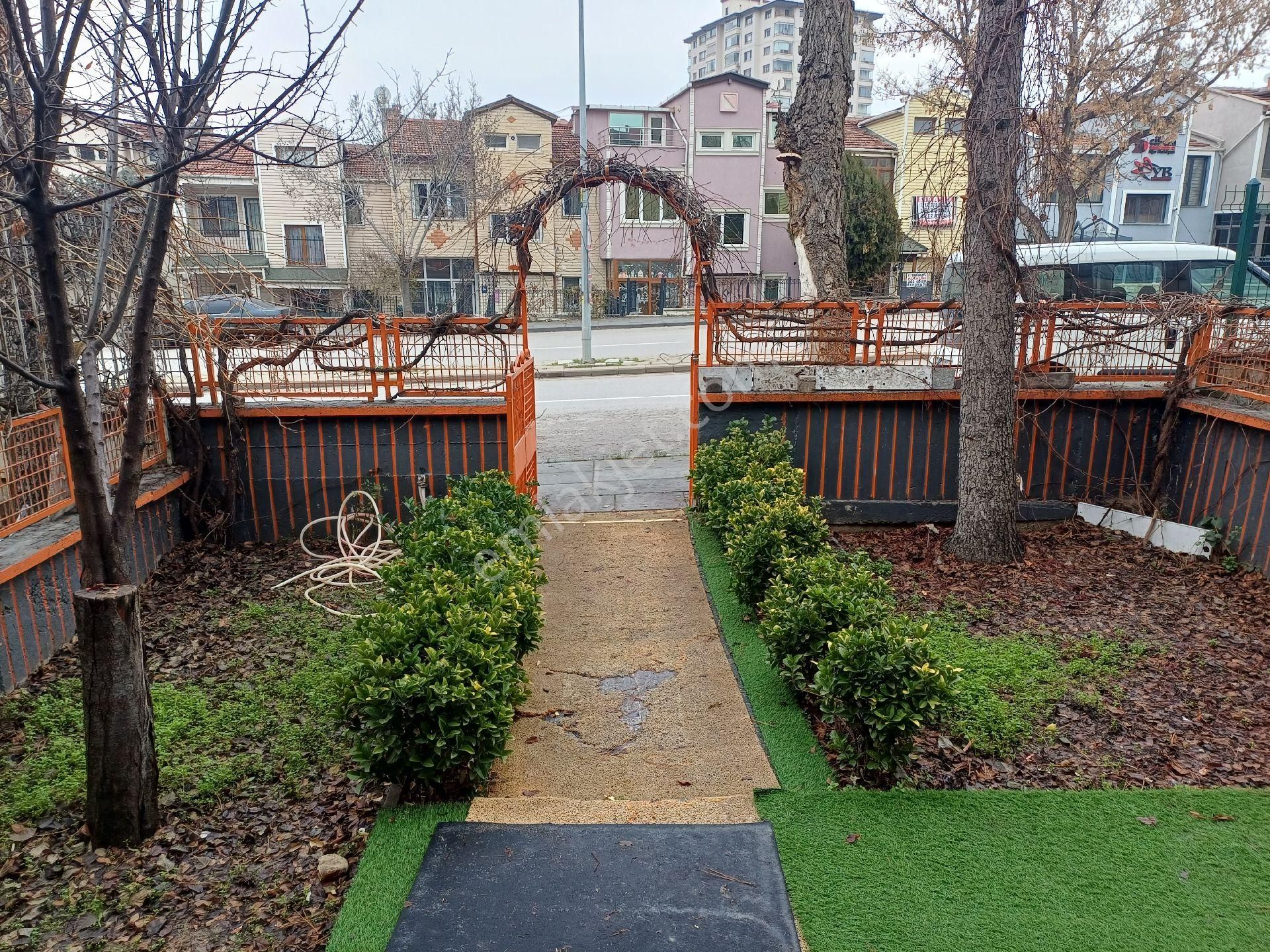 Kalekışladan Cadde Üstü Kiralık 3+1 Triplex