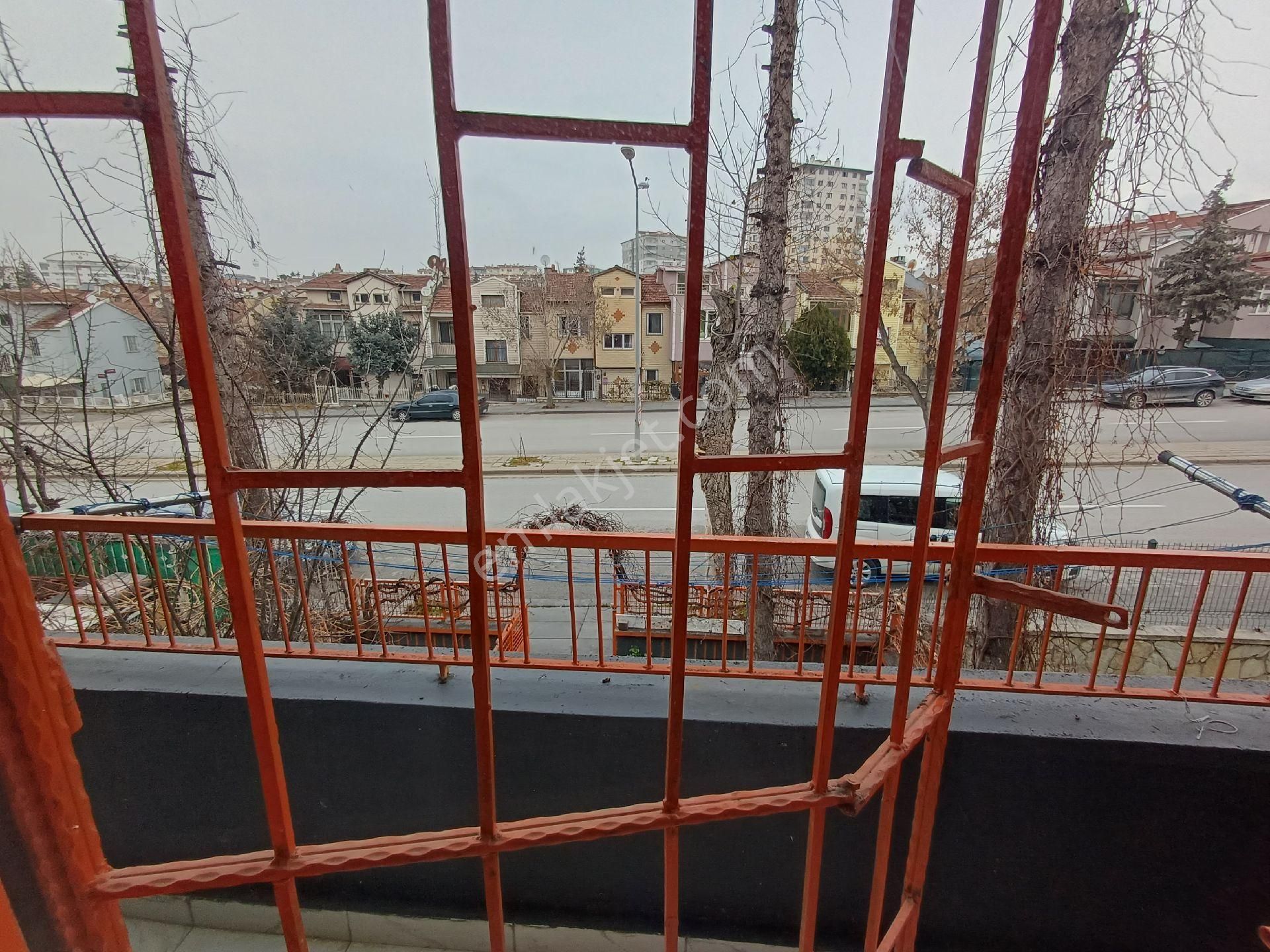 Kalekışladan Cadde Üstü Kiralık 3+1 Triplex - Görsel 17