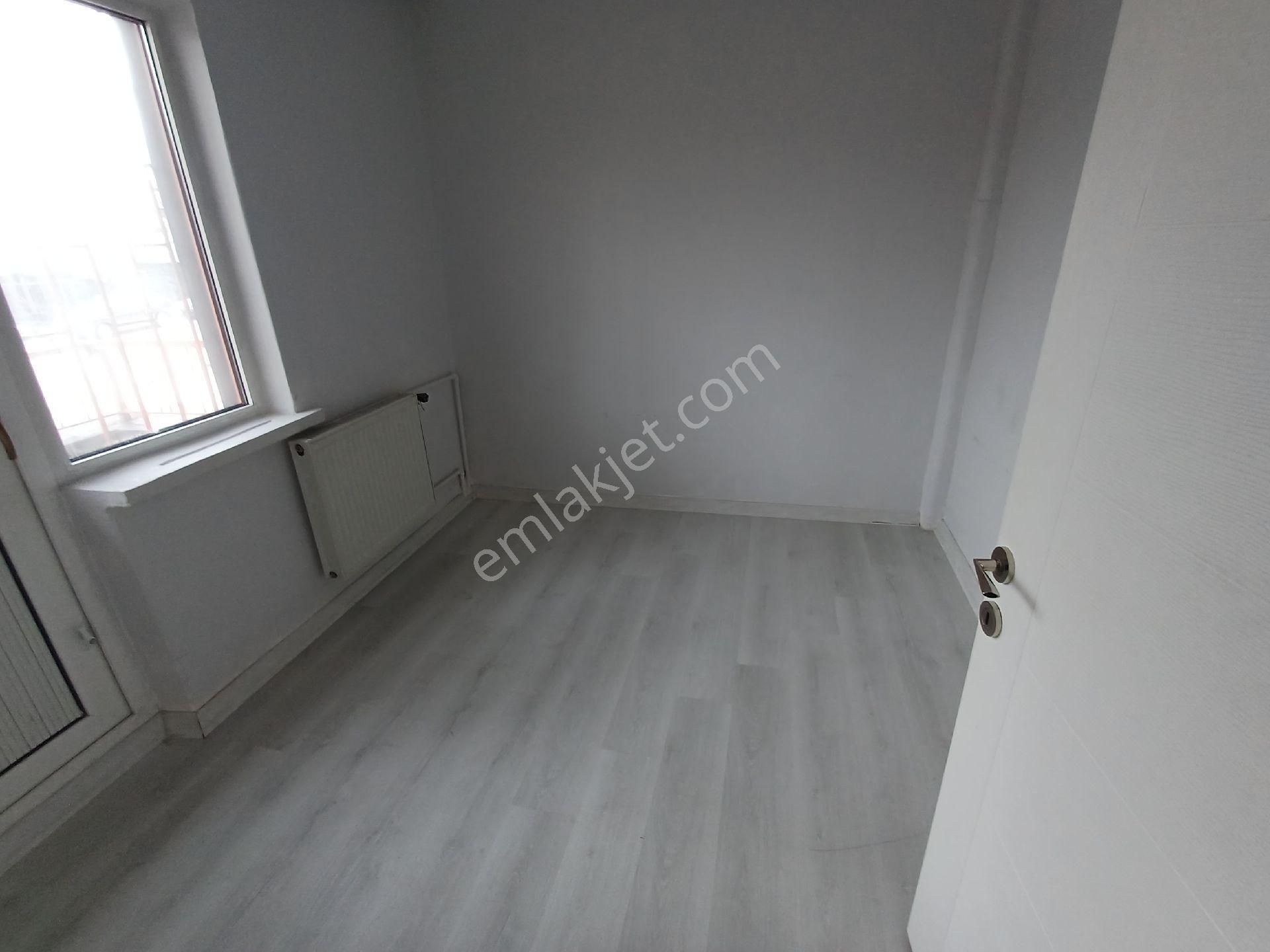 Kalekışladan Cadde Üstü Kiralık 3+1 Triplex - Görsel 16