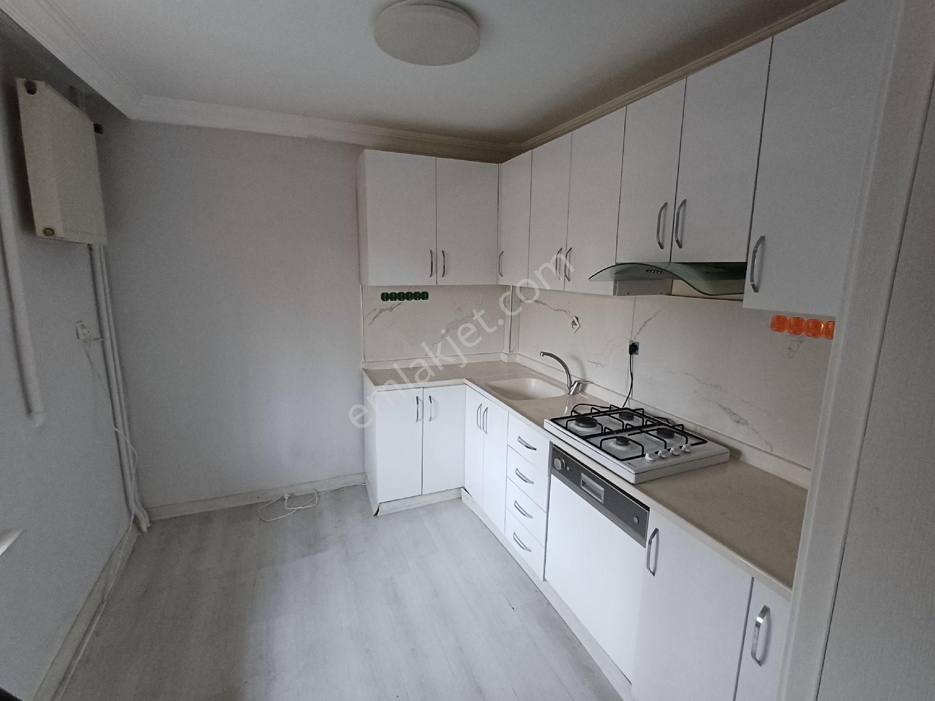 Kalekışladan Cadde Üstü Kiralık 3+1 Triplex - Görsel 3