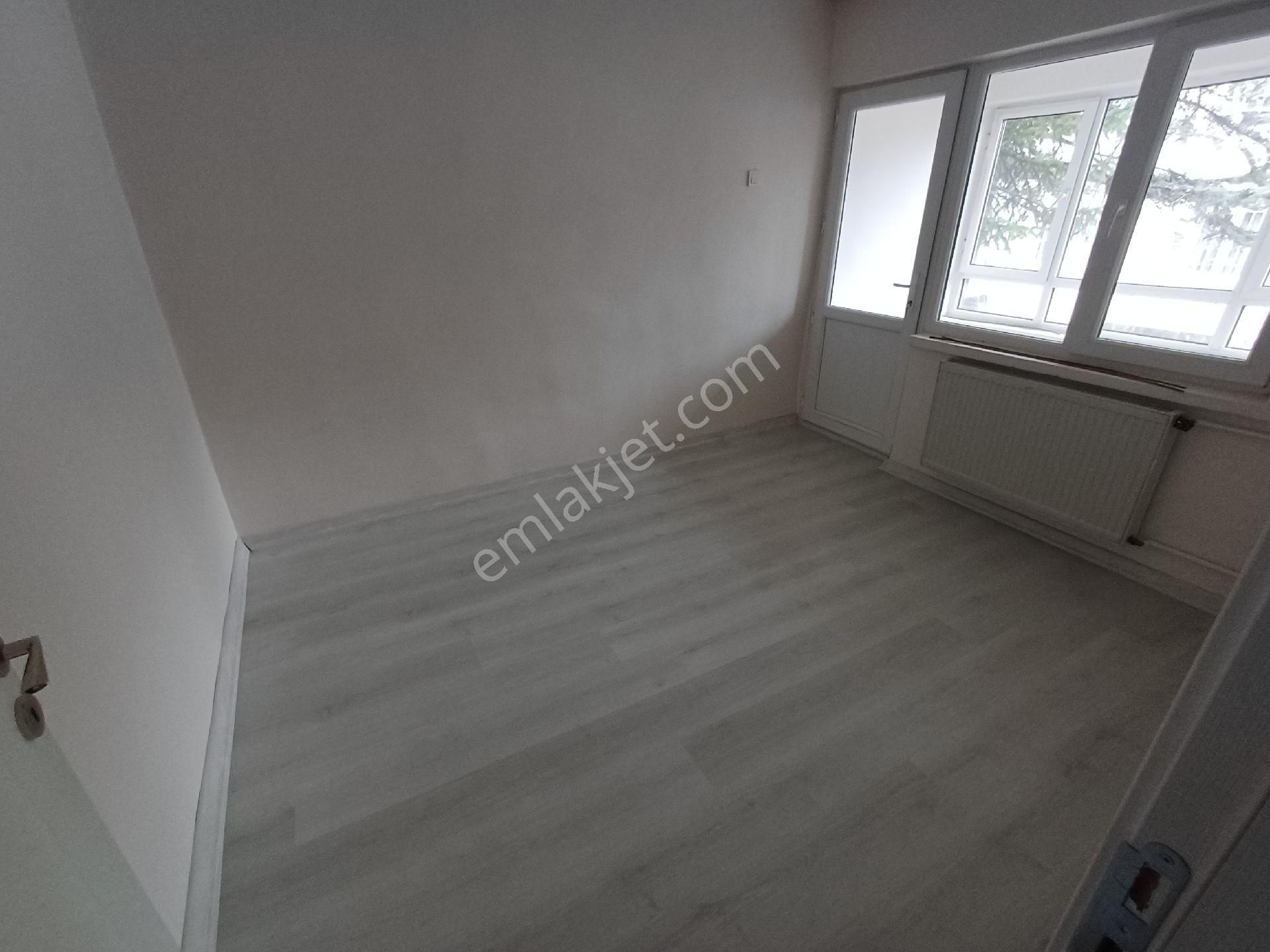 Kalekışladan Cadde Üstü Kiralık 3+1 Triplex - Görsel 19