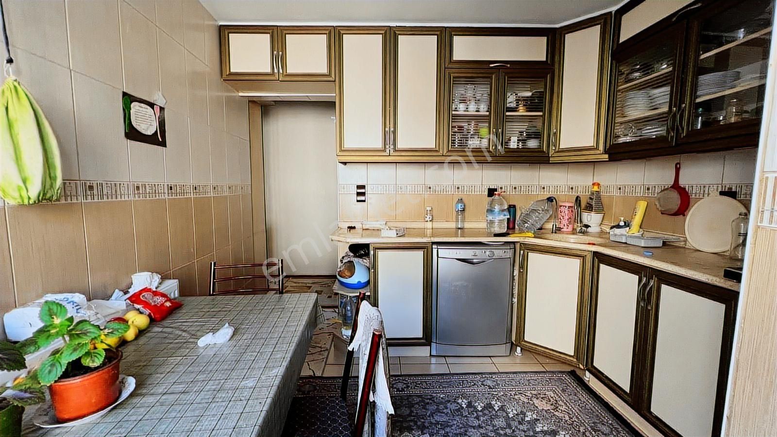 Bayraklıda Satılık Müstakil Bina 3 Katlı Yamanlarda - Görsel 28