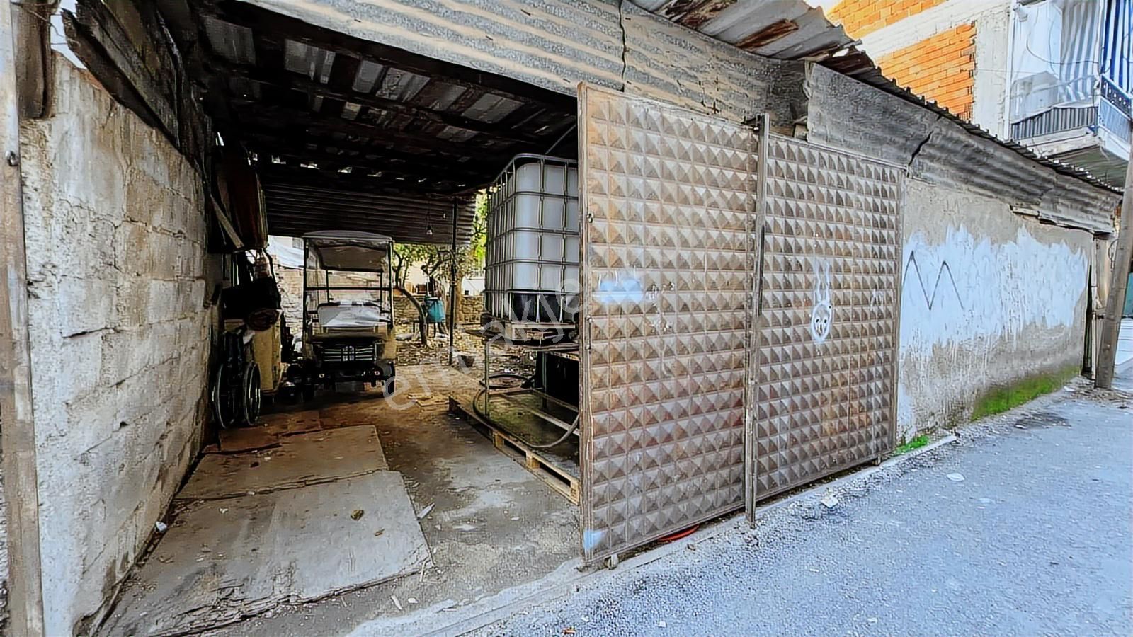 Bayraklıda Satılık Müstakil Bina 3 Katlı Yamanlarda - Görsel 14