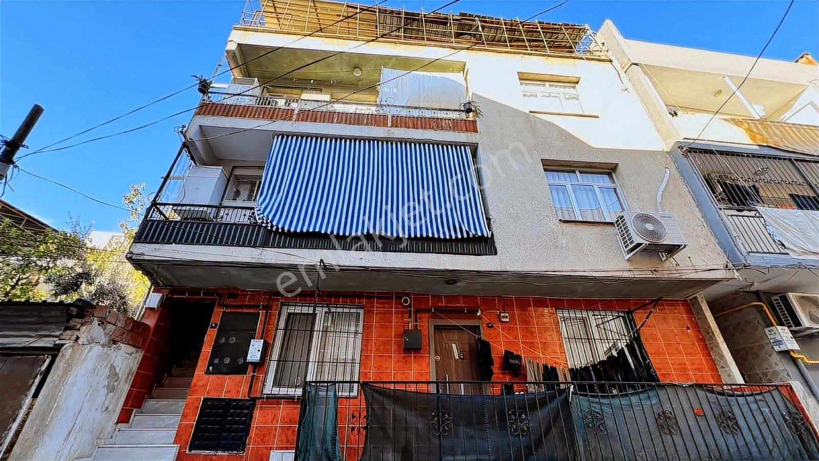 Bayraklıda Satılık Müstakil Bina 3 Katlı Yamanlarda