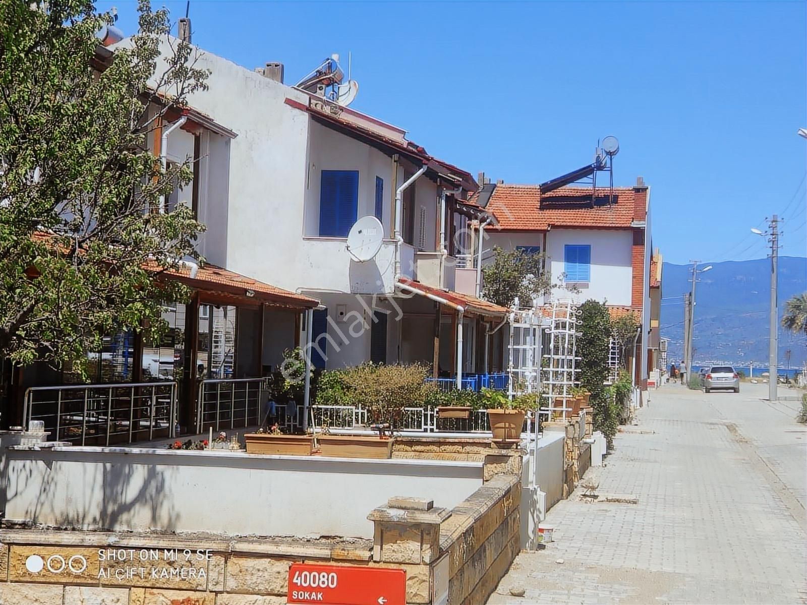 Burhaniye Orjan Tatil Sitesi'nde Satılık 3+1 Villa