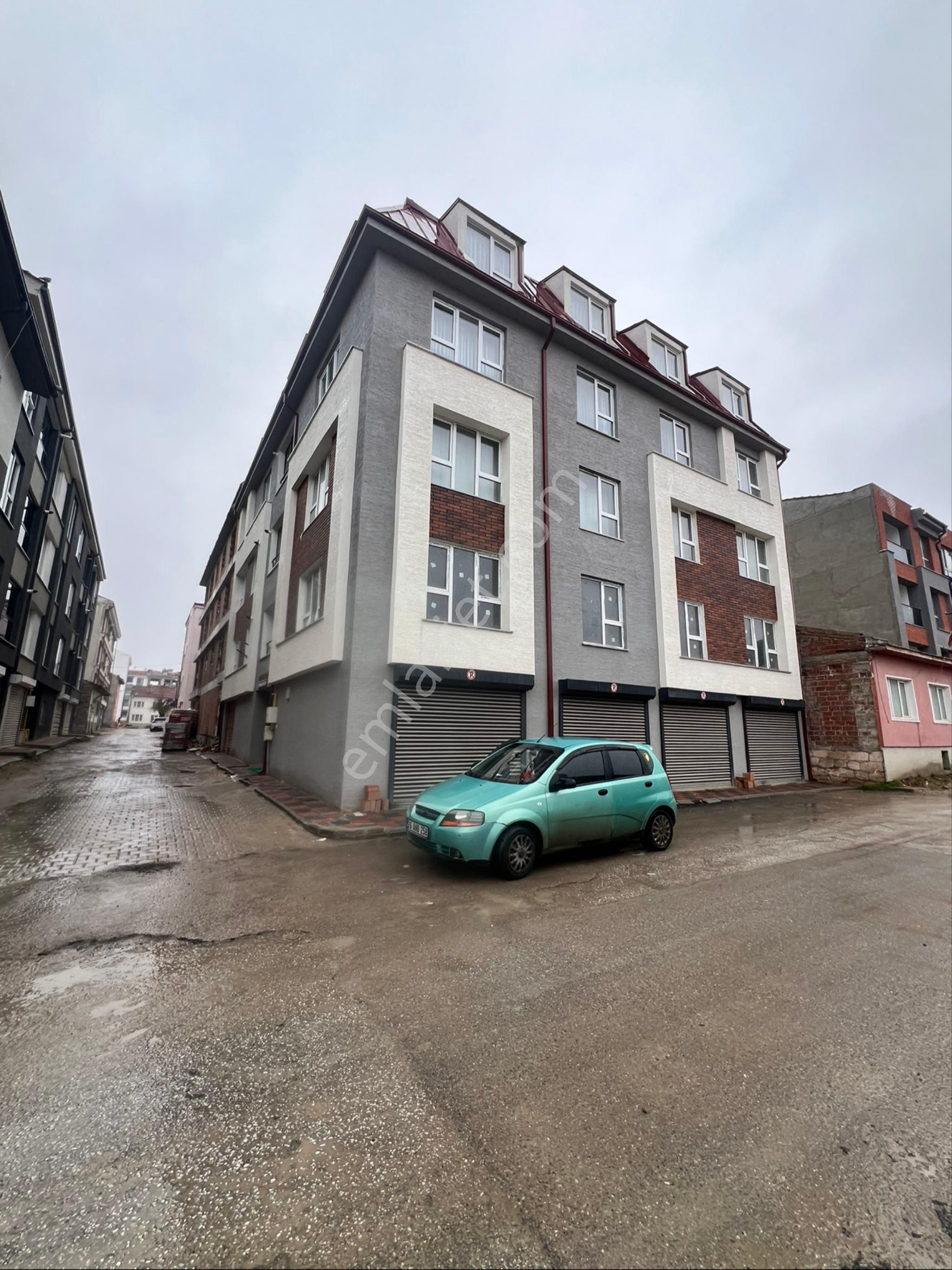 Esentepe Mahallesi Köşebaşı Satılık 3+1