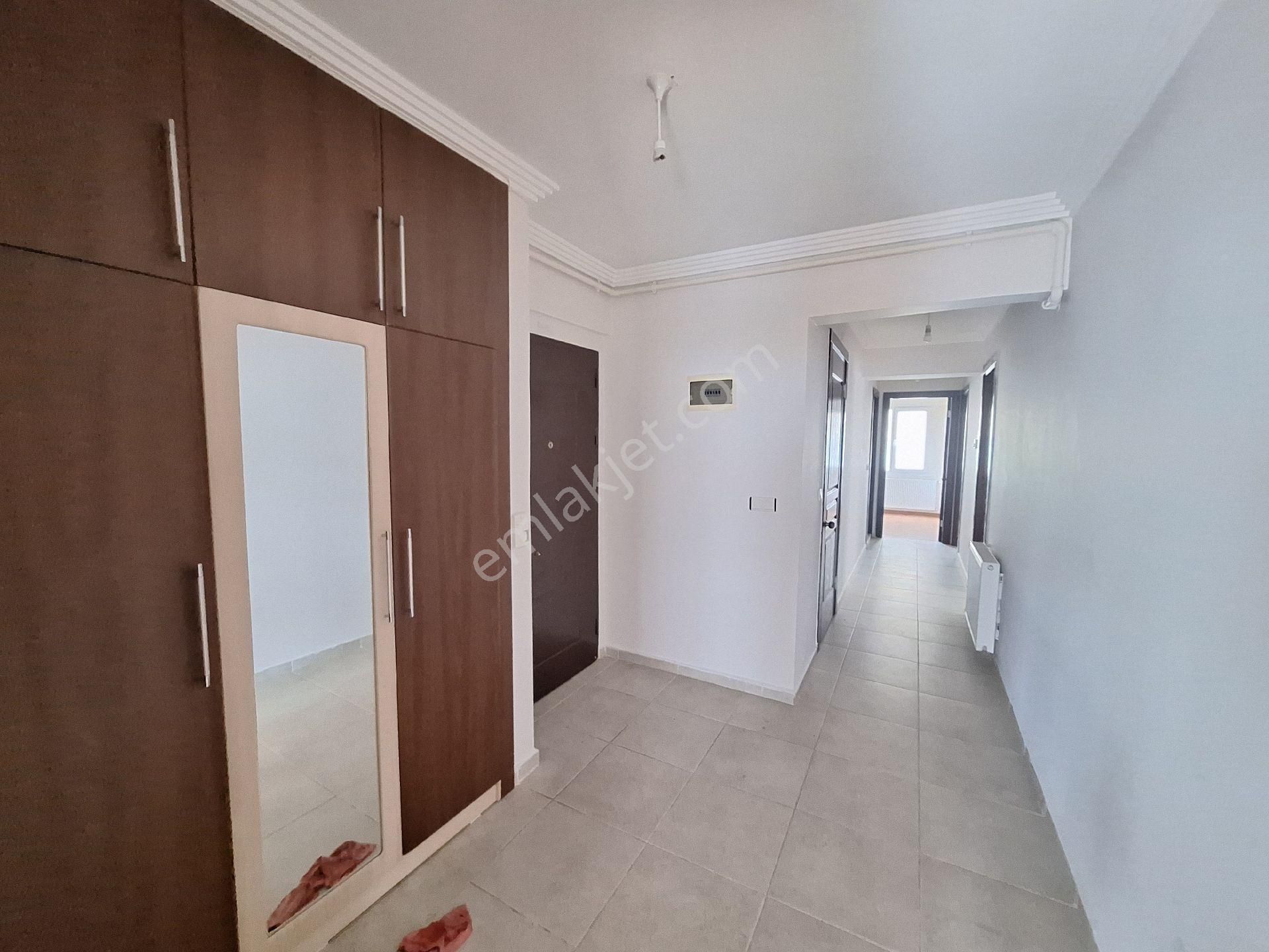 Kuşadası Ege Mmahallesi'nde Havuzlu Sitede Doğalgazlı Eşyasız Boş Kiralık 3+1 Daire - Görsel 23