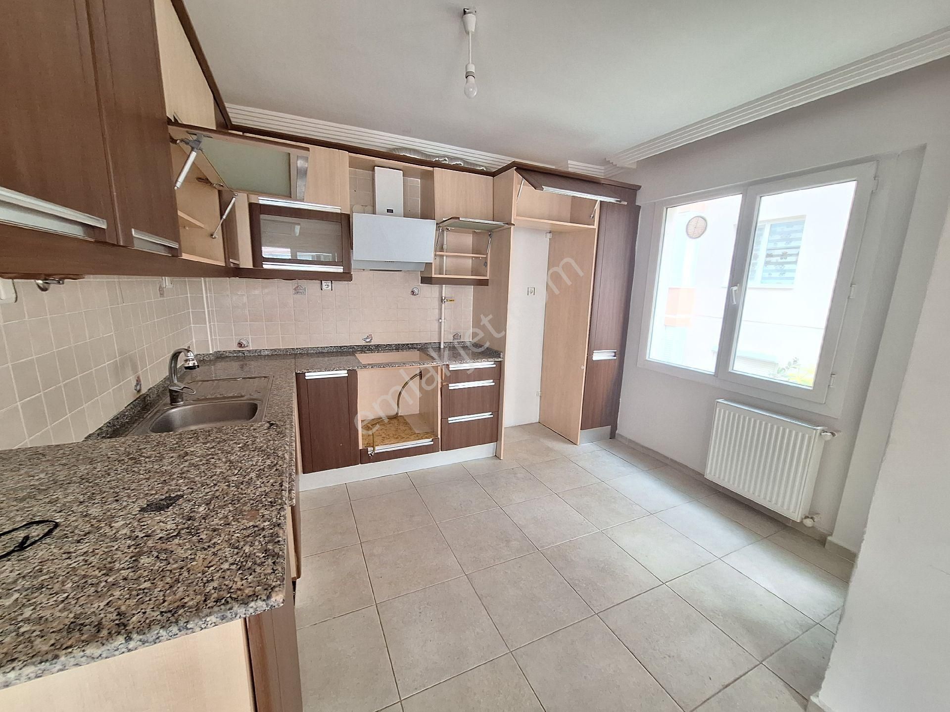 Kuşadası Ege Mmahallesi'nde Havuzlu Sitede Doğalgazlı Eşyasız Boş Kiralık 3+1 Daire - Görsel 10