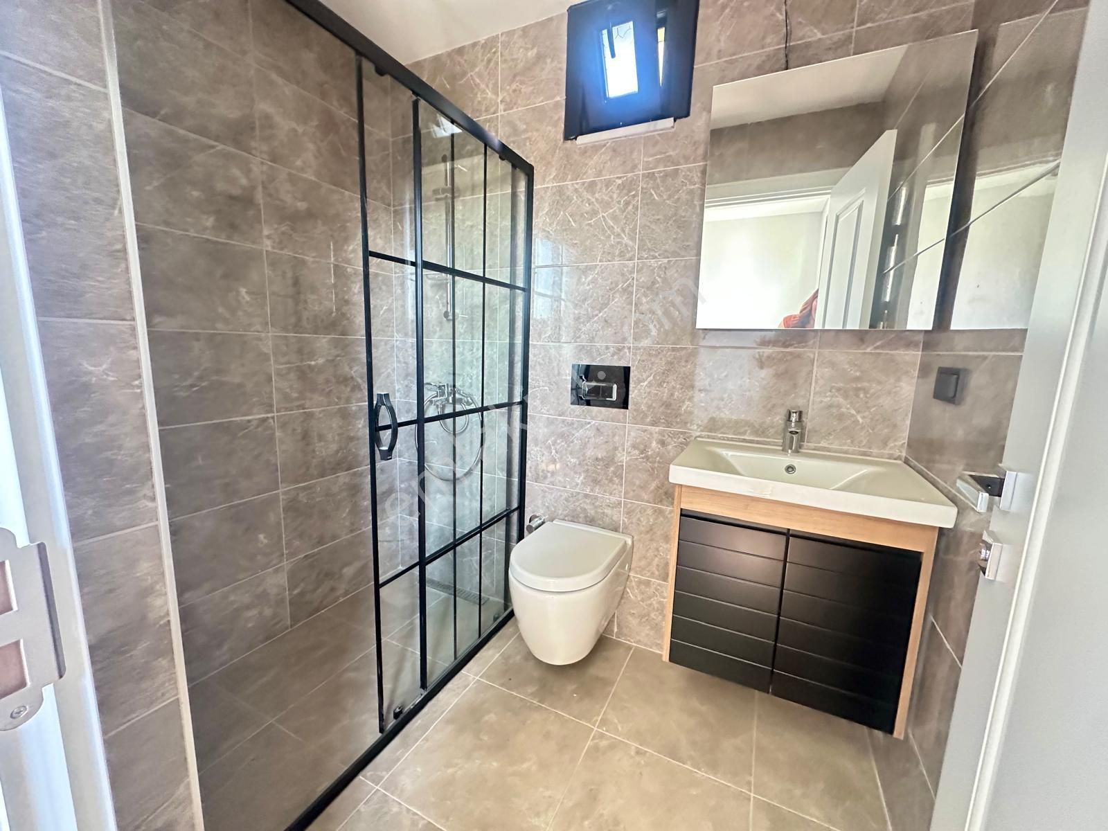 Çengelköy Güzeltepe 'de Sıfır Lüks Geniş 3+1 Kiralık Daire - Görsel 20
