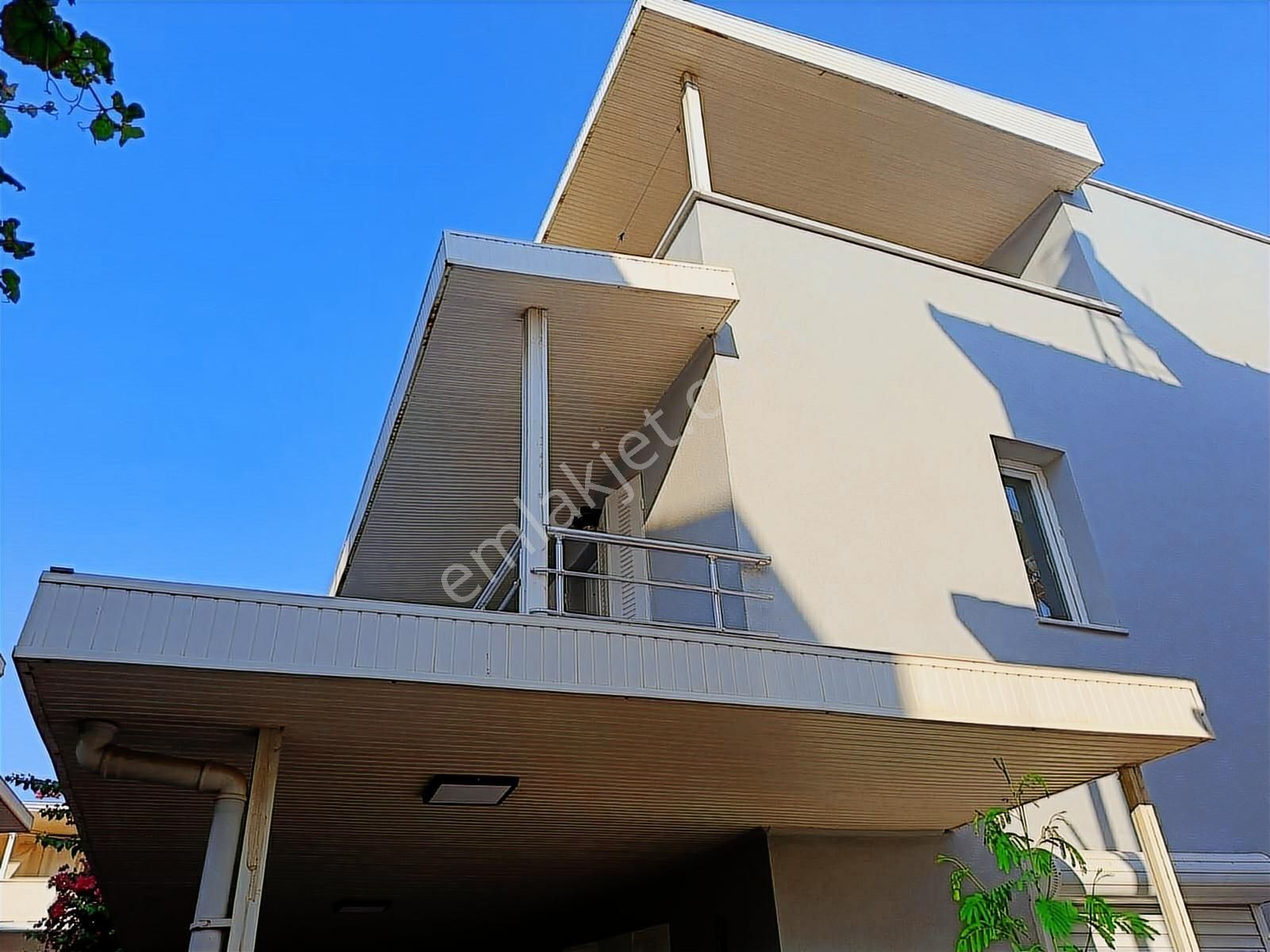 Didim Çamlık Mahallesi'nde Aytepe Sitesinde 3+1 Yenilenmiş Villa