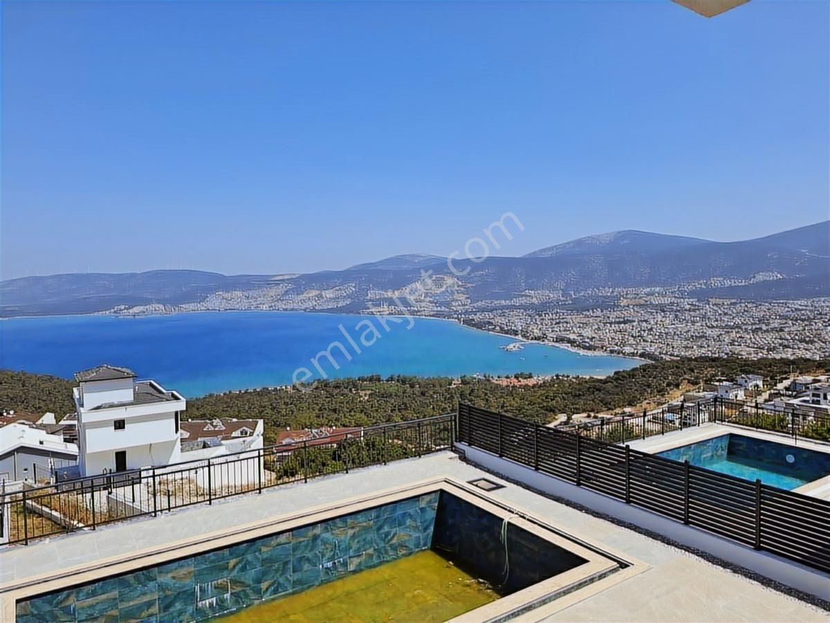 Akbük'te Full Deniz Manzaralı Satılık Villa - Görsel 23