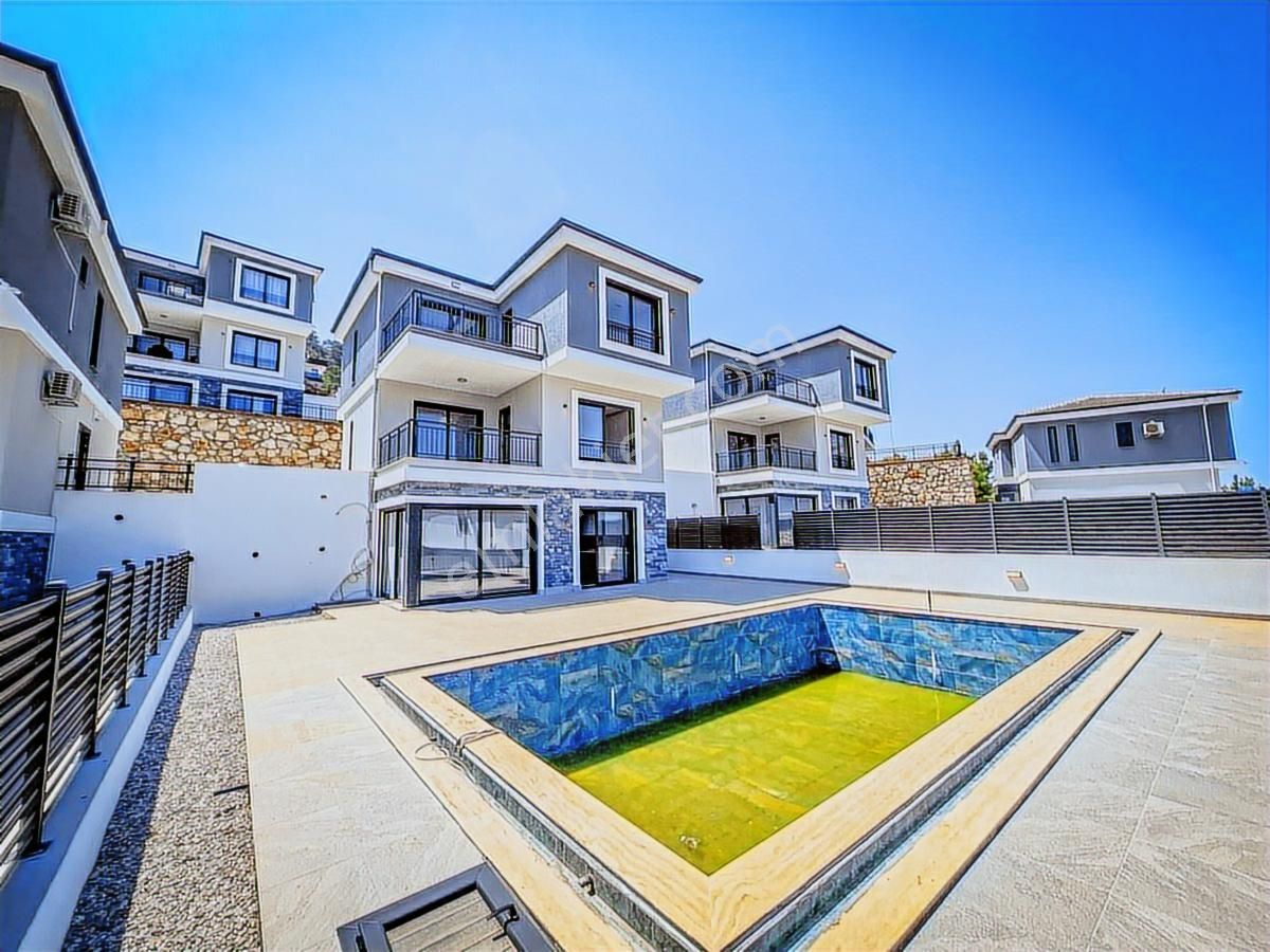 Akbük'te Full Deniz Manzaralı Satılık Villa