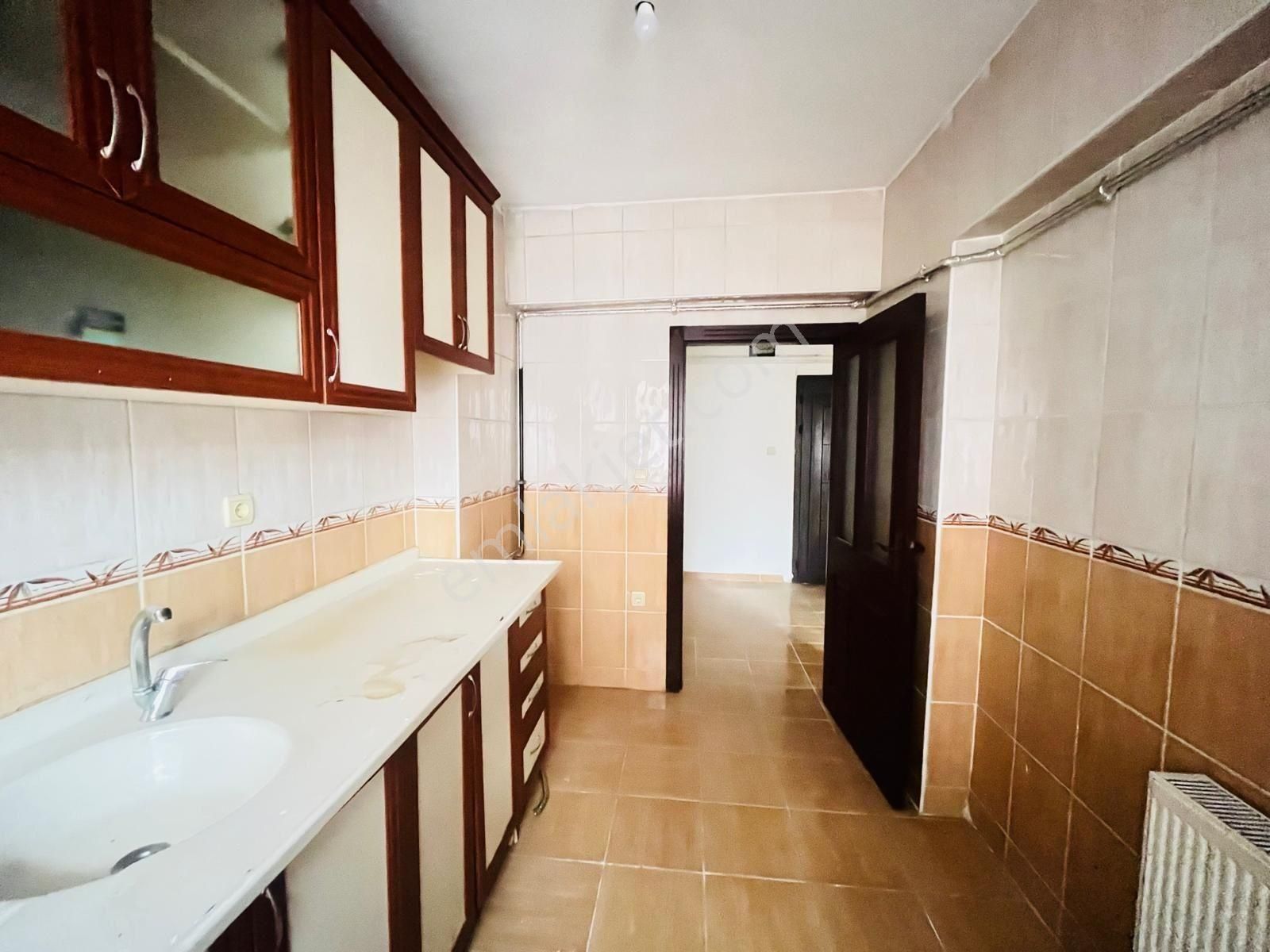 Koza Emlak'tan Selçuklu Mahalesin'de Salon Bağımsız Katta Güney-ön Cephede 3+1 Satılık Daire - Görsel 4