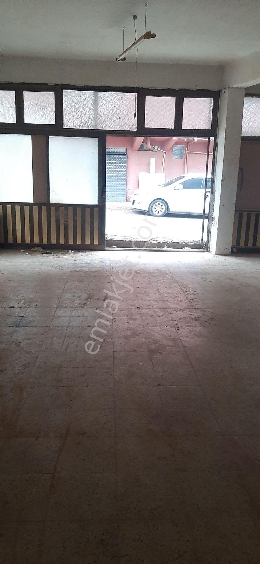 Karabaglar Selvili Mahalleside Kiralık 90mt Dükan - Görsel 13