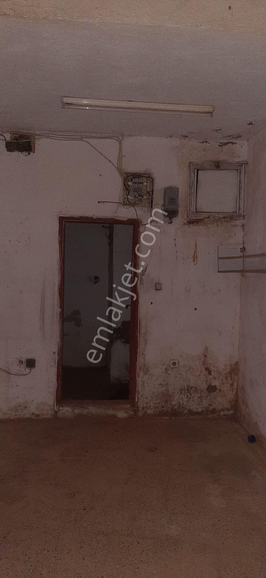 Karabaglar Selvili Mahalleside Kiralık 90mt Dükan - Görsel 9
