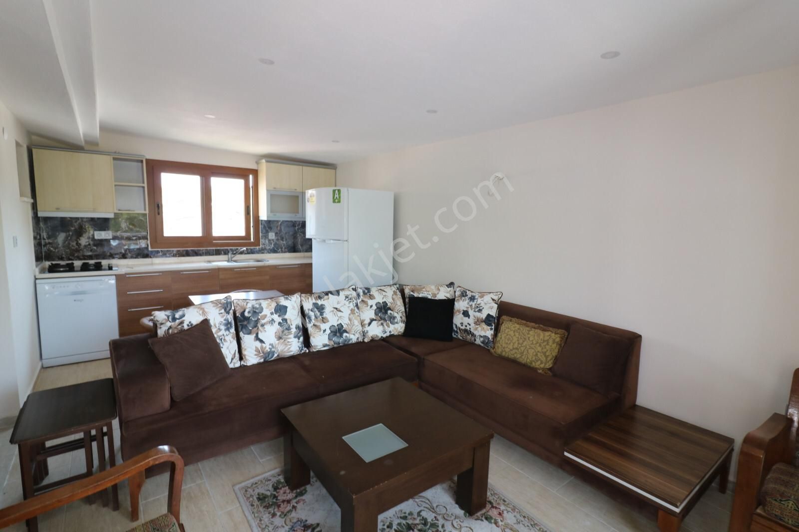 Denizli Öğretmenler Sitesi'nde Deniz Manzaralı Eşyalı 1+1 Daire - Görsel 13