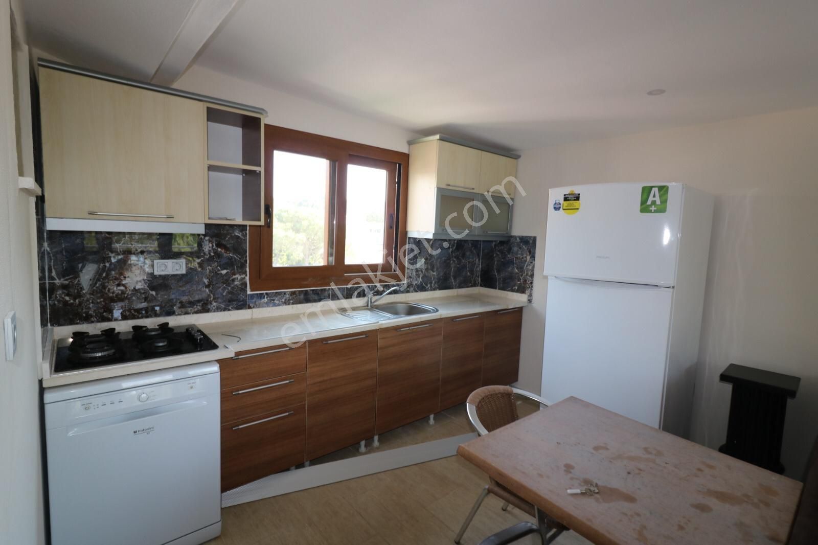 Denizli Öğretmenler Sitesi'nde Deniz Manzaralı Eşyalı 1+1 Daire - Görsel 9
