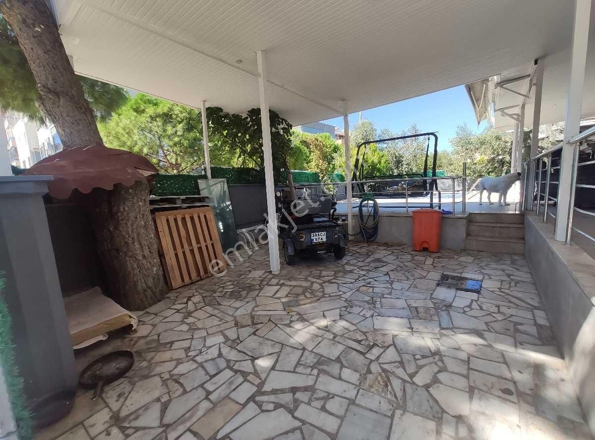 Denize 800m Mesafesinde 5+1 Havuzlu Şömineli Villa - Görsel 32