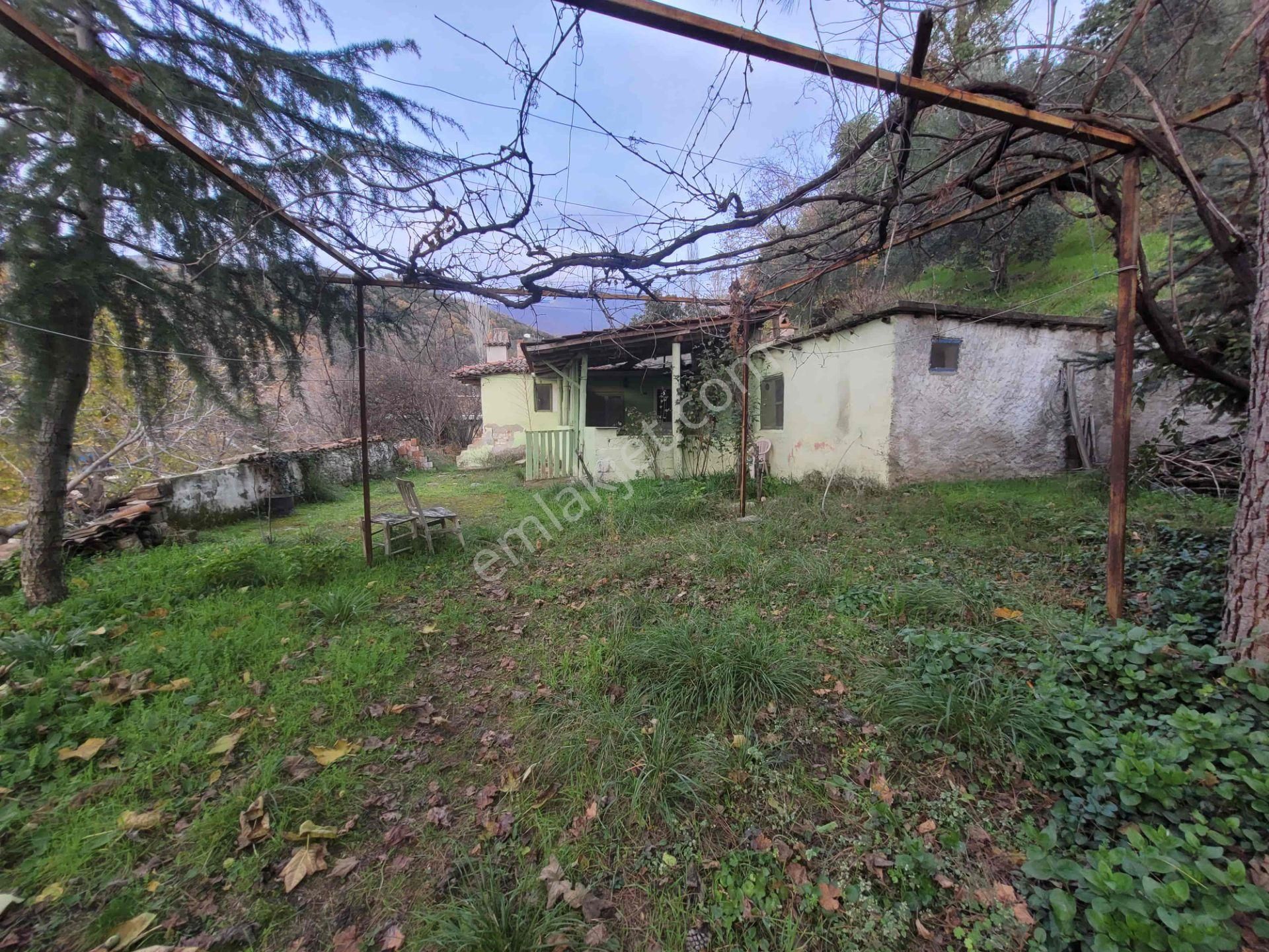 Meta'dan 483 M² Alan İçinde Müstakil Köy Evi Tek Tapu Yol Kenarı