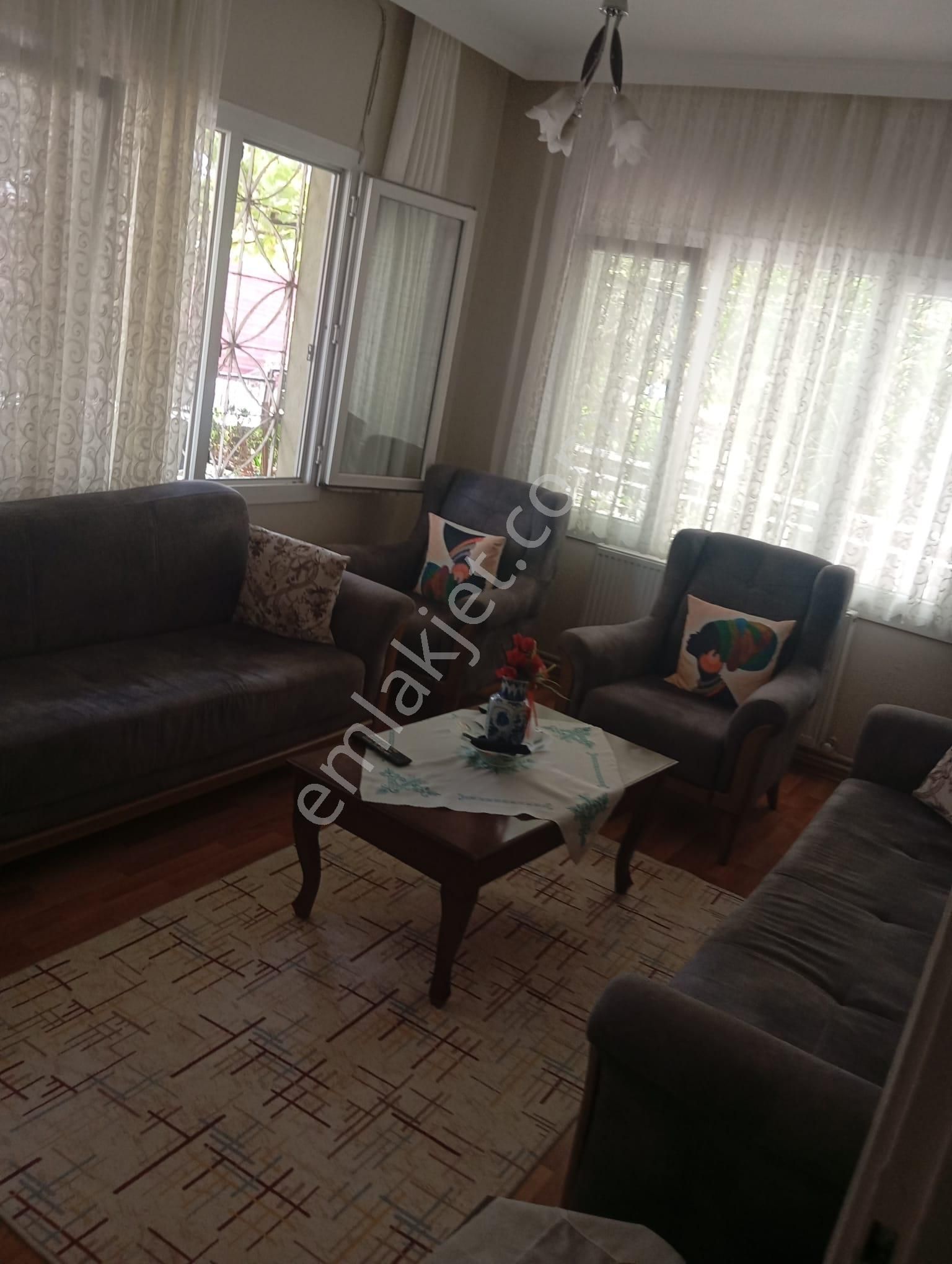 Buca Şirinyer Akıncılar Mahallesinde İzbana 10dk Mesafede//yüksekgiriş 3+1/doğalgazlı Daire