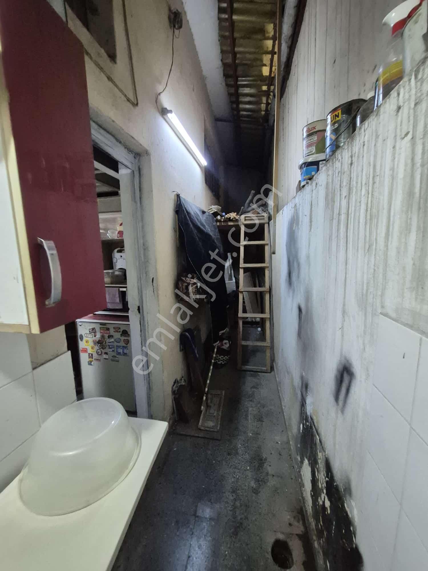 İzmir Karabağlar Sanayide//4katlı,,1dükan 3daire'den(2+1daireler)oluşan103m2 Tek Tapu 4katlı /bina - Görsel 9