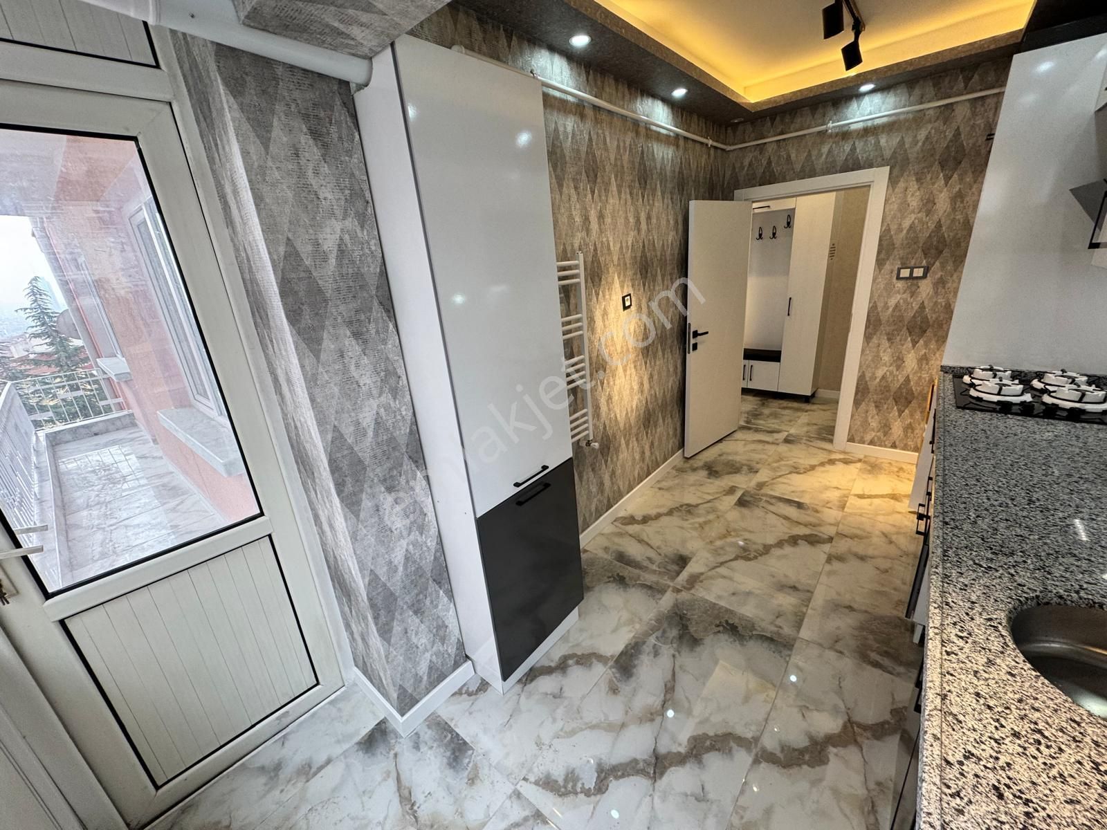 Sanatoryum Cad Paraleli 3+1 1.katta Lüx Yapılı Cepheleri Açık - Görsel 23