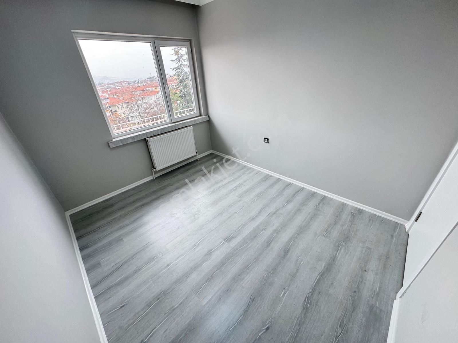 Sanatoryum Cad Paraleli 3+1 1.katta Lüx Yapılı Cepheleri Açık - Görsel 6