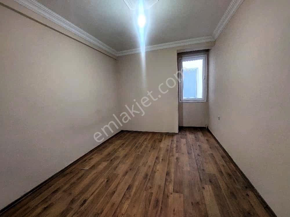 Seferihisar Ürkmez Merkez'de Satılık 2+1 Daire Ayrı Mutfak - Görsel 10