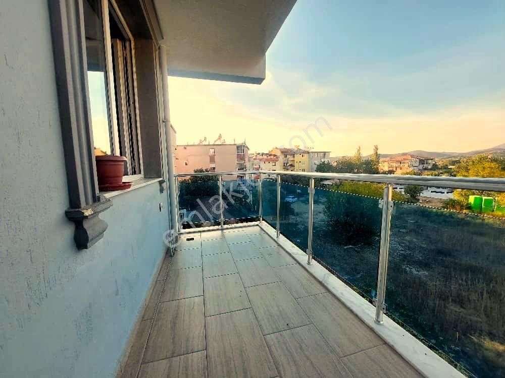 Seferihisar Ürkmez Merkez'de Satılık 2+1 Daire Ayrı Mutfak - Görsel 17