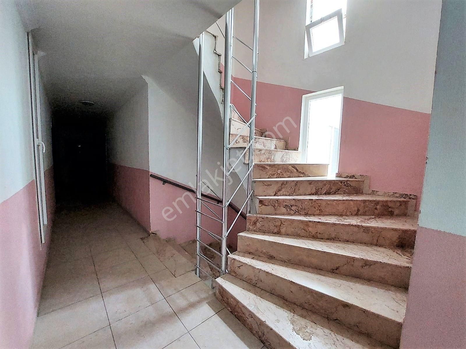 Seferihisar Ürkmez Merkez'de Satılık 2+1 Daire Ayrı Mutfak - Görsel 25