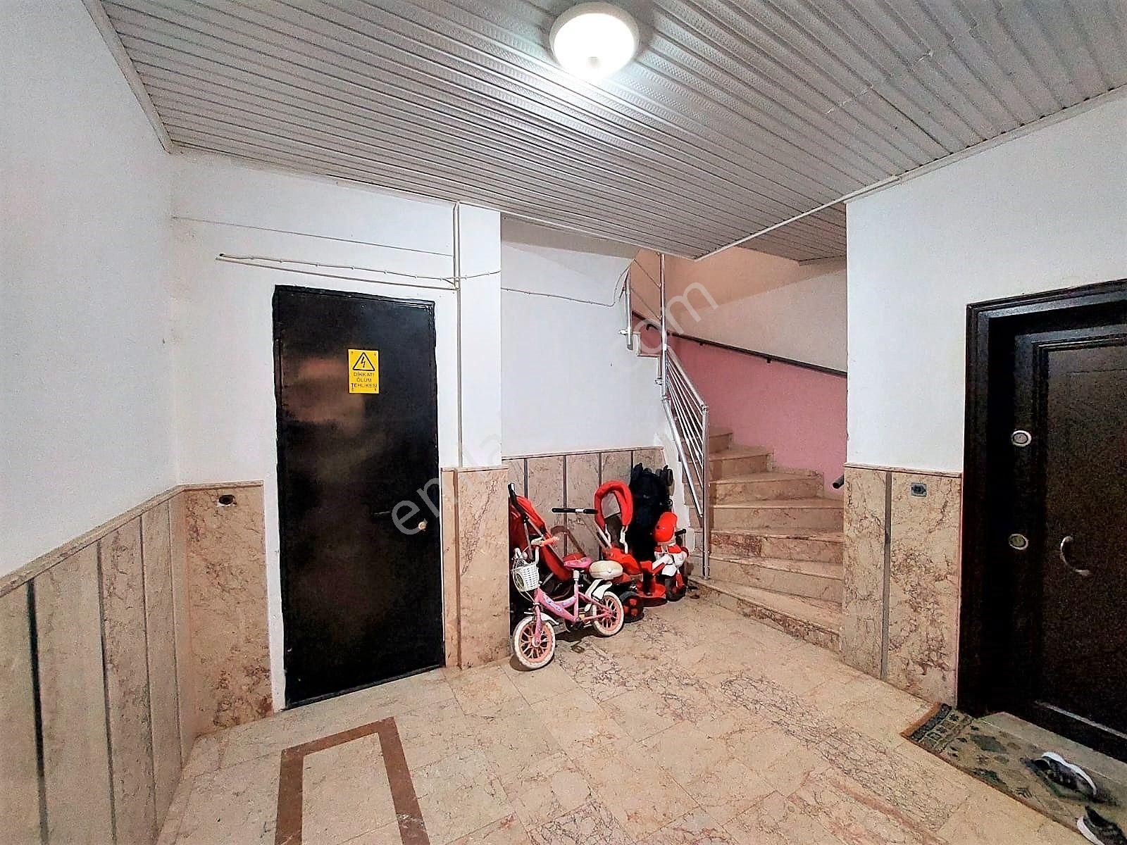 Seferihisar Ürkmez Merkez'de Satılık 2+1 Daire Ayrı Mutfak - Görsel 6