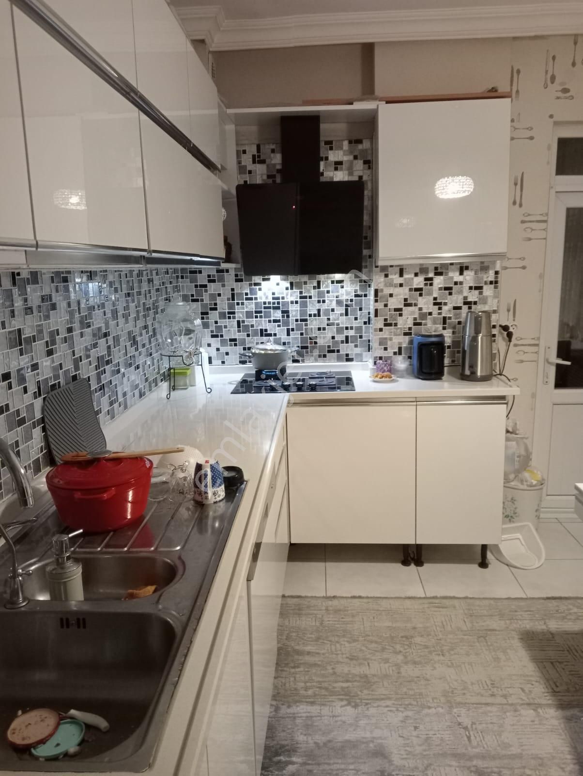 Konukseverde Katta Tek 3+1 Daire Doğalgaz Kapıda Ve Masrafsız