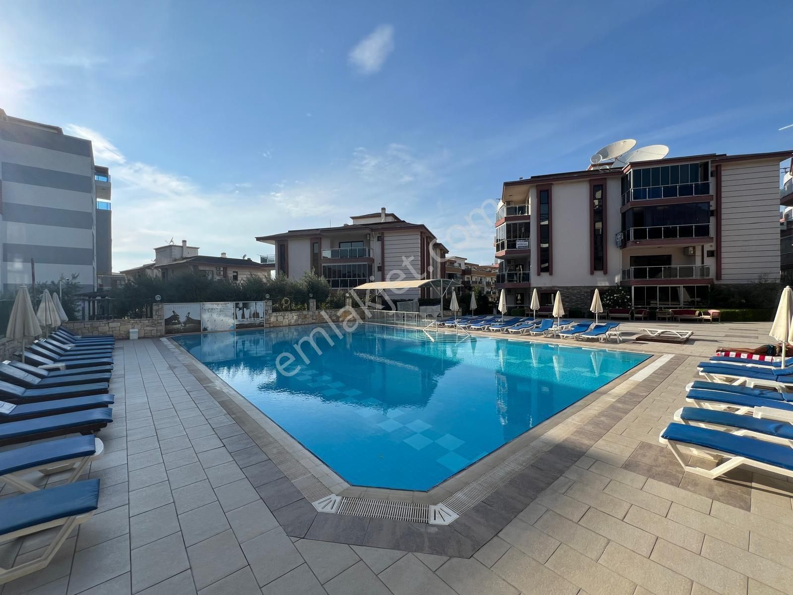 Kuşadası, Değirmendere Mah.de, Ara Kat, Asansörlü, Klimalı, Eşyası Sıfır Daire - Görsel 8