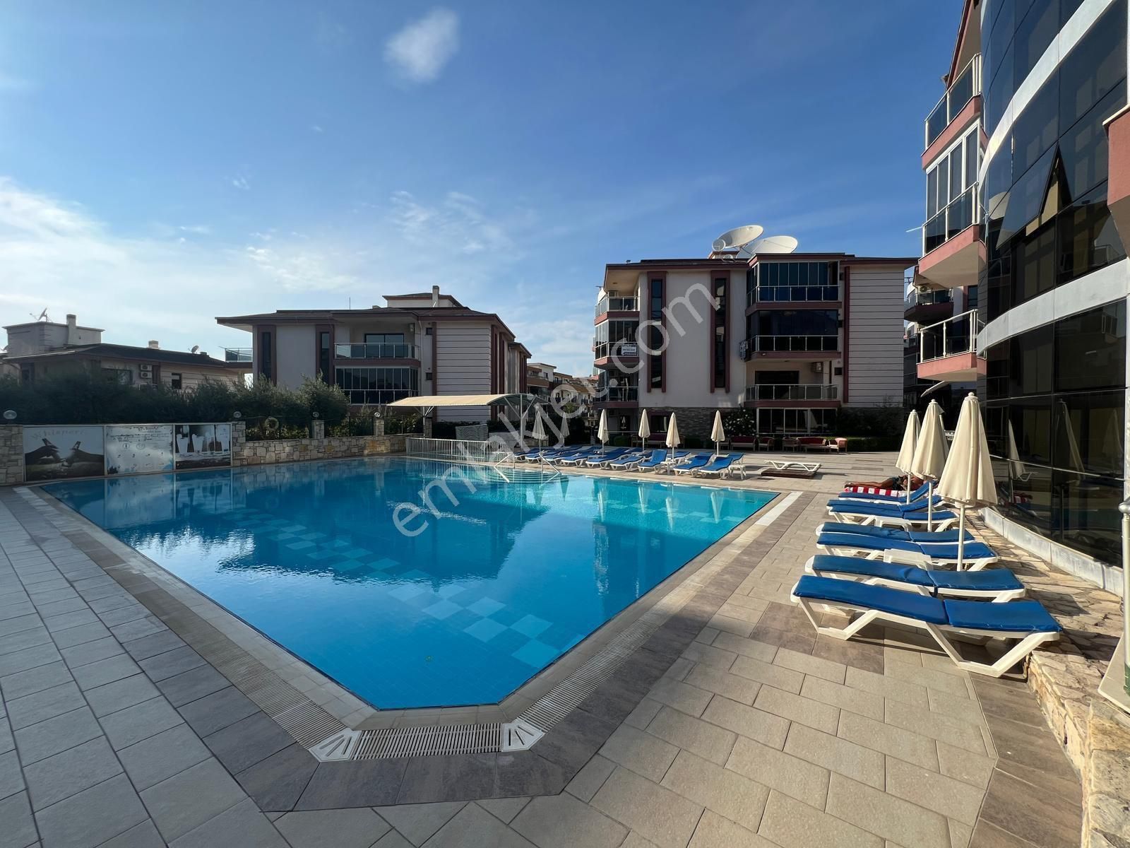 Kuşadası, Değirmendere Mah.de, Ara Kat, Asansörlü, Klimalı, Eşyası Sıfır Daire - Görsel 9