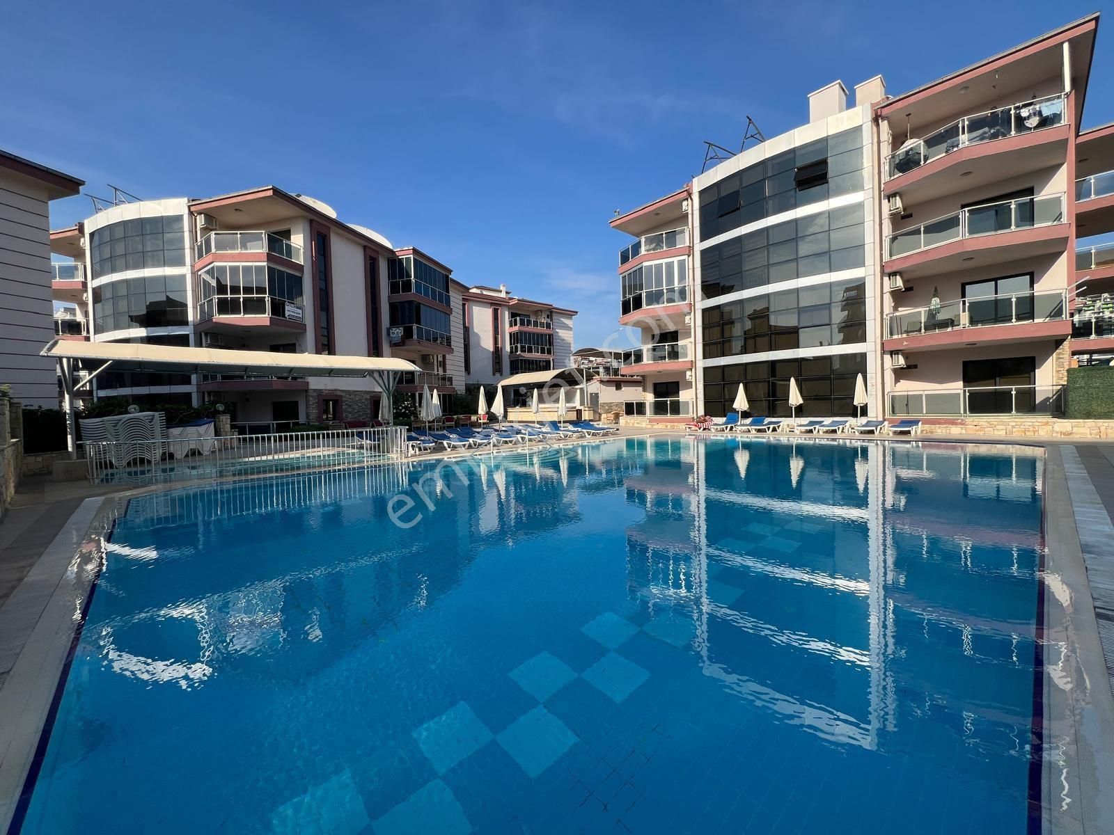 Kuşadası, Değirmendere Mah.de, Ara Kat, Asansörlü, Klimalı, Eşyası Sıfır Daire