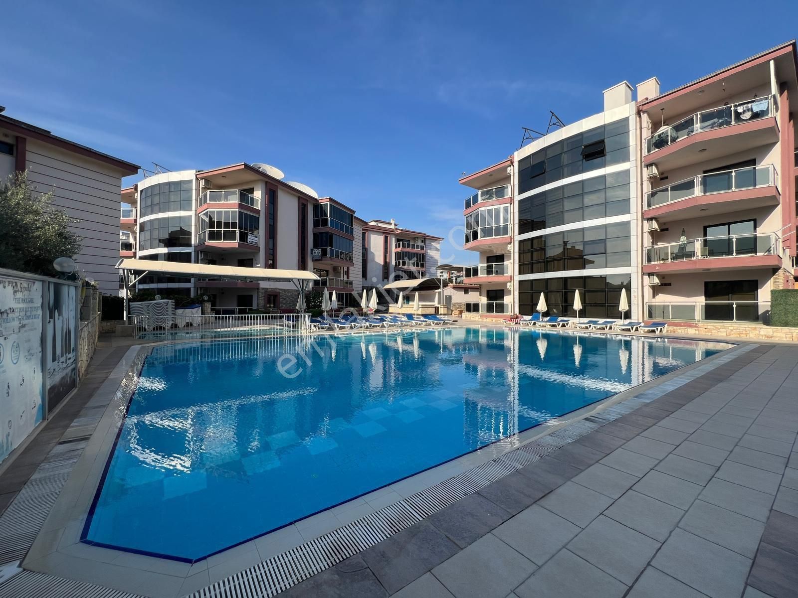 Kuşadası, Değirmendere Mah.de, Ara Kat, Asansörlü, Klimalı, Eşyası Sıfır Daire - Görsel 4