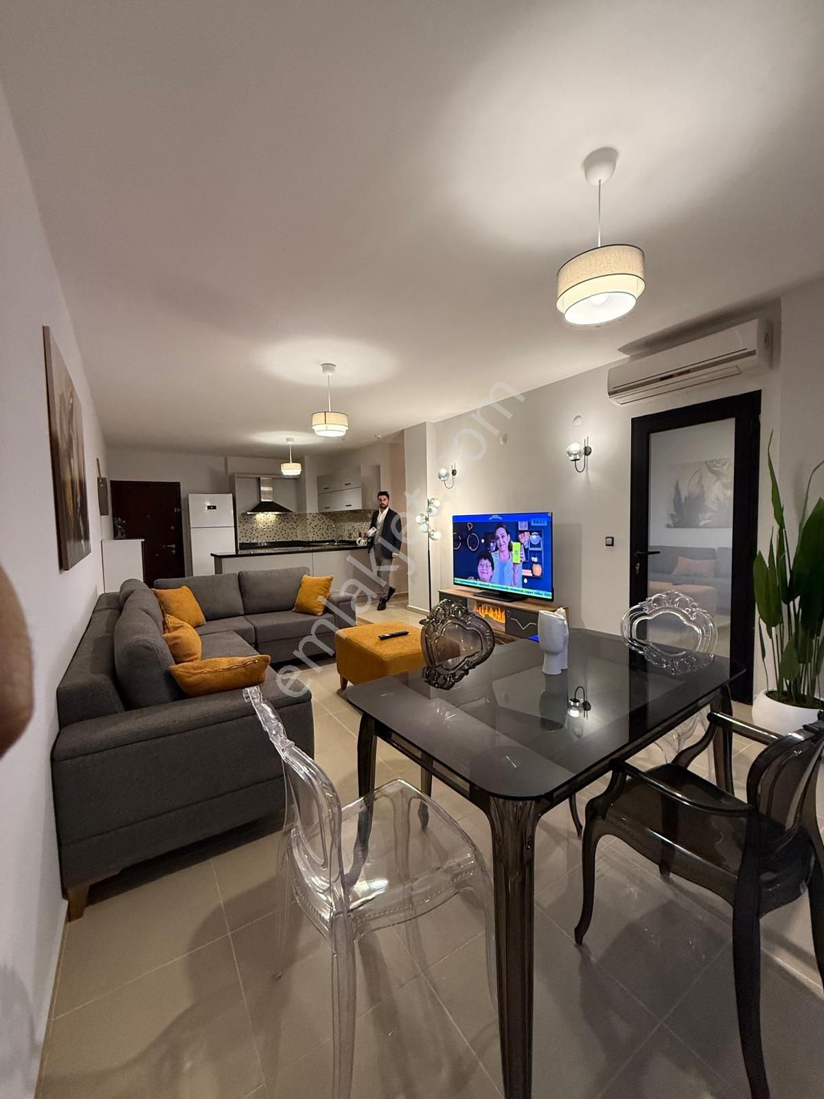 Kuşadası, Değirmendere Mah.de, Ara Kat, Asansörlü, Klimalı, Eşyası Sıfır Daire - Görsel 15