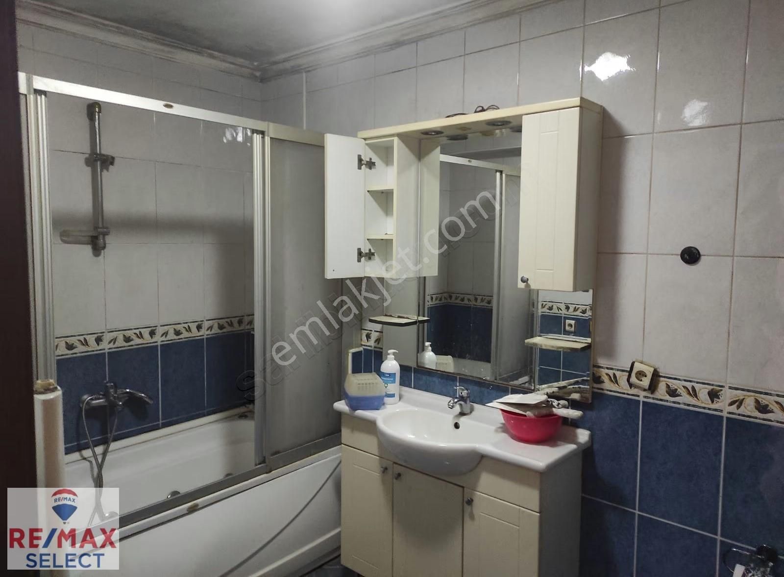 Remax Fuat Demirelli Silivrikapıda 20 Yıllık Bina 3+1 - Görsel 9