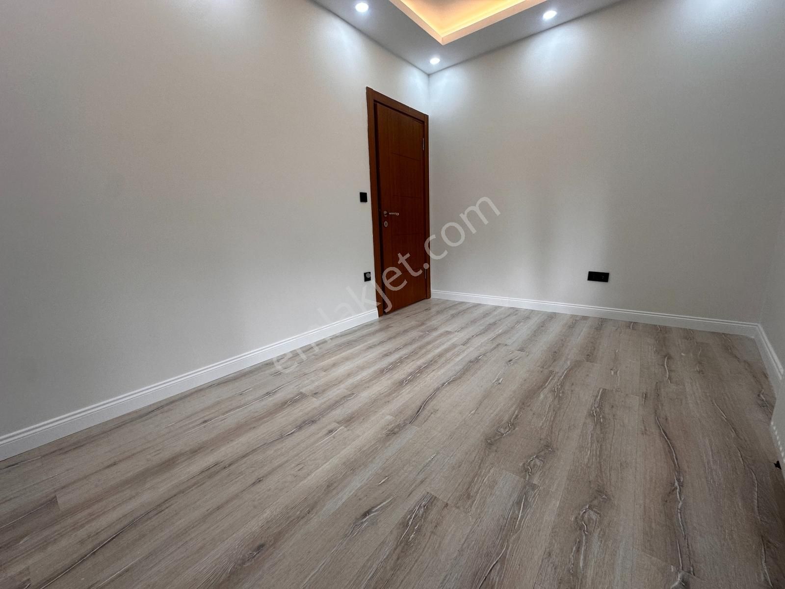 Tamiş'den İdealtepe Sahil'de Ayrı Mutfaklı Teras Ve Bahçeli 2+1 - Görsel 10